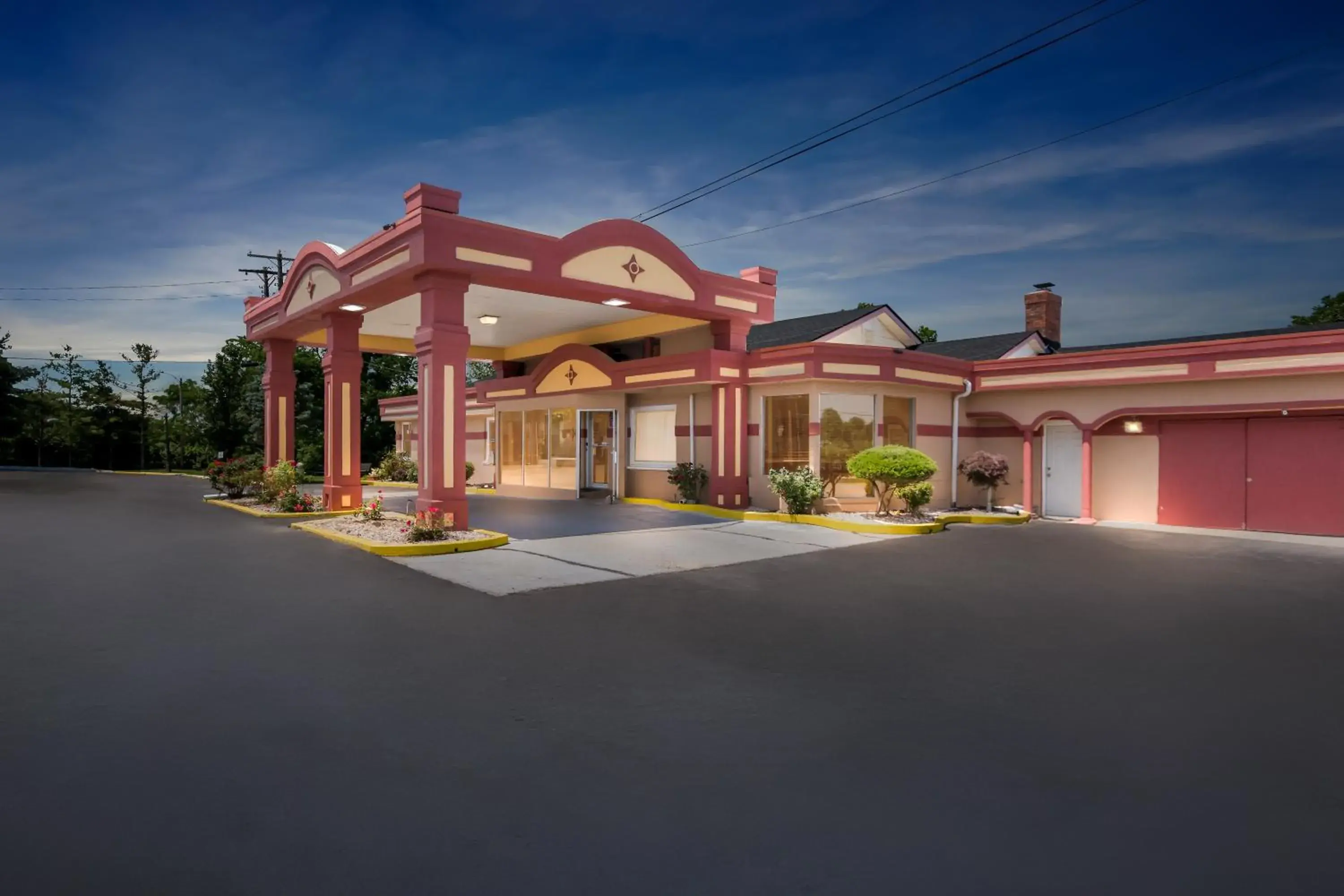 Property building in Americas Best Value Inn & Suites Williamstown Property building in Americas Best Value Inn & Suites Williamstown