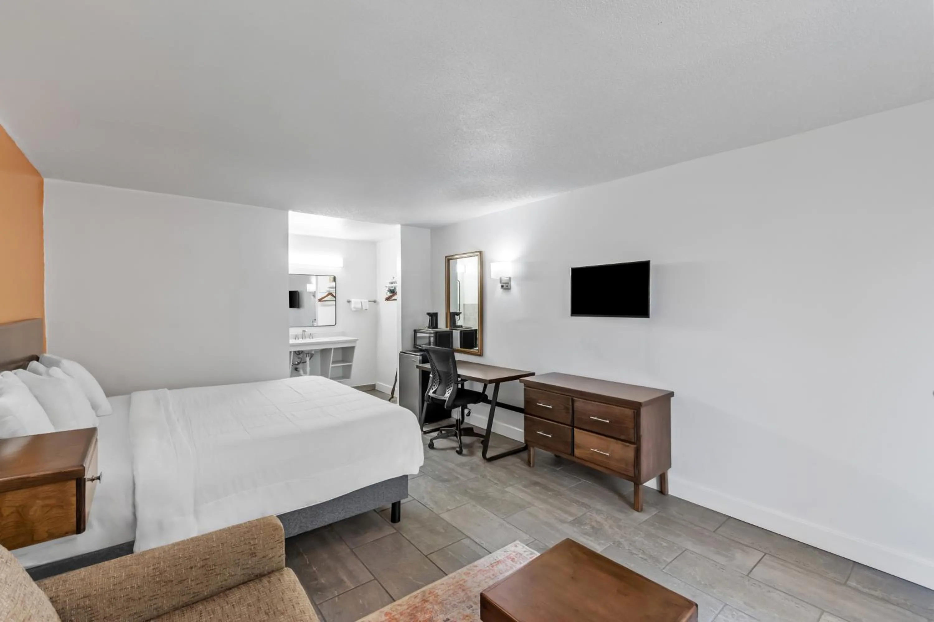 TV and multimedia, Bed in Americas Best Value Inn & Suites Williamstown