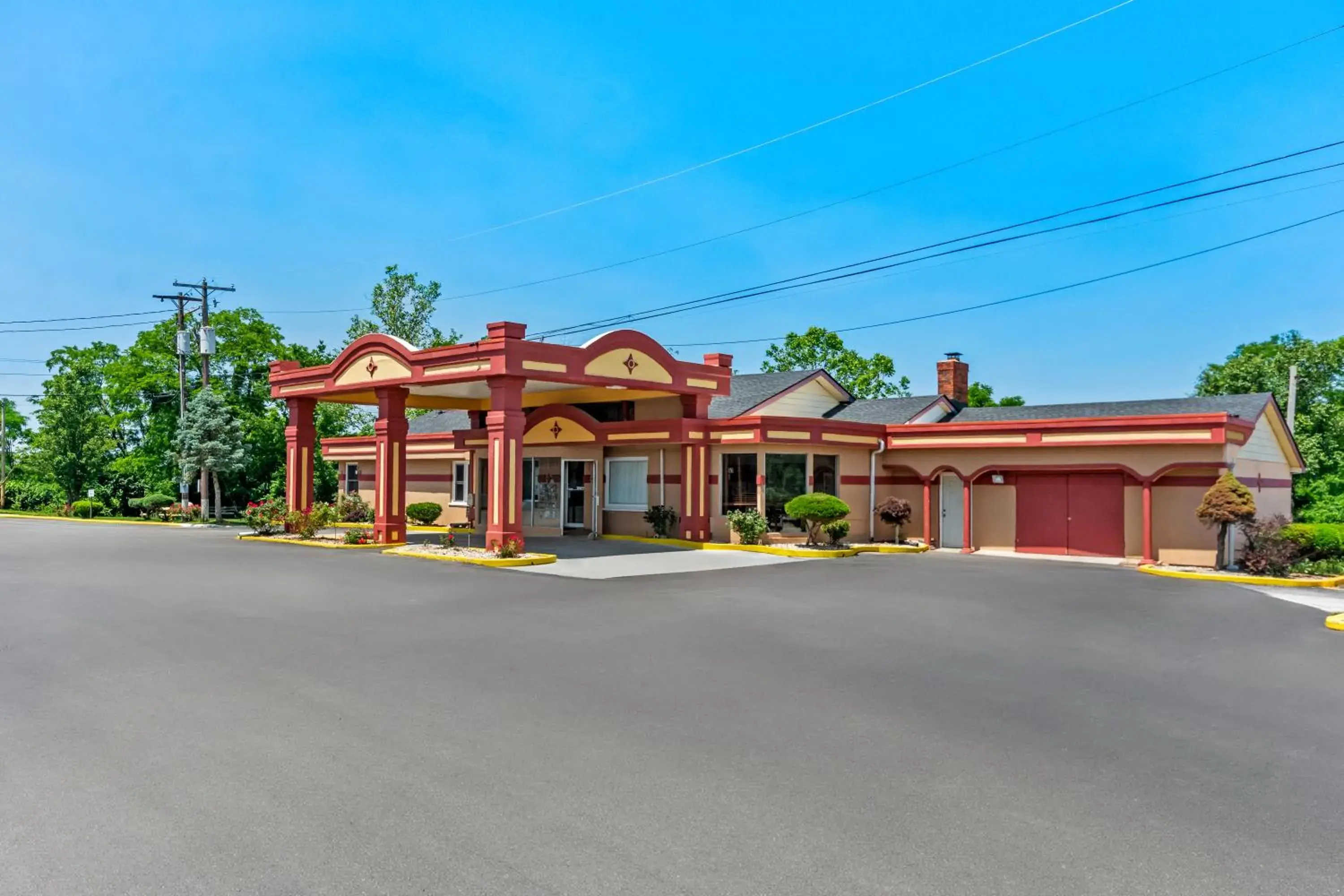 Property building in Americas Best Value Inn & Suites Williamstown Property building in Americas Best Value Inn & Suites Williamstown