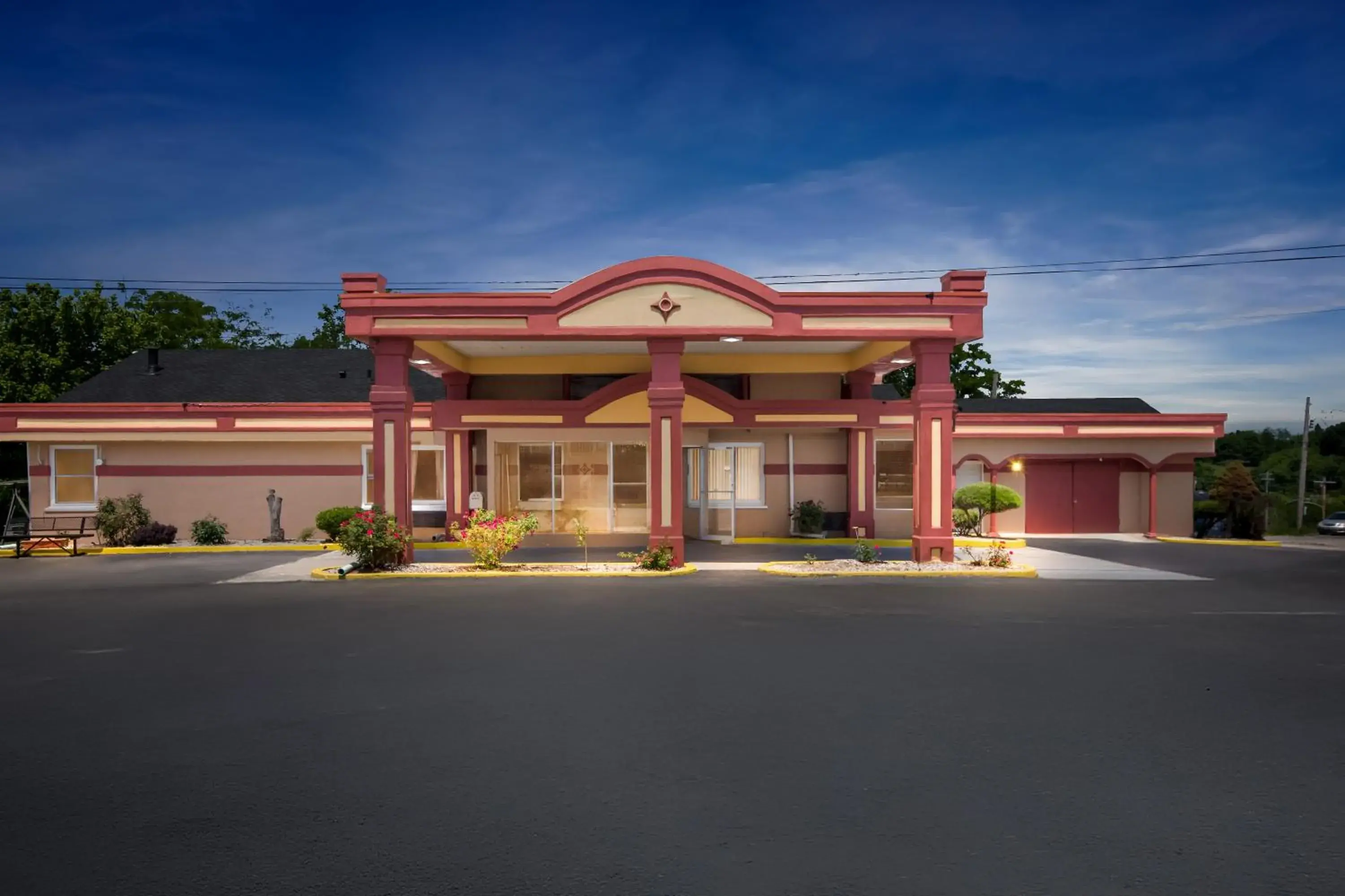 Property building in Americas Best Value Inn & Suites Williamstown Property building in Americas Best Value Inn & Suites Williamstown