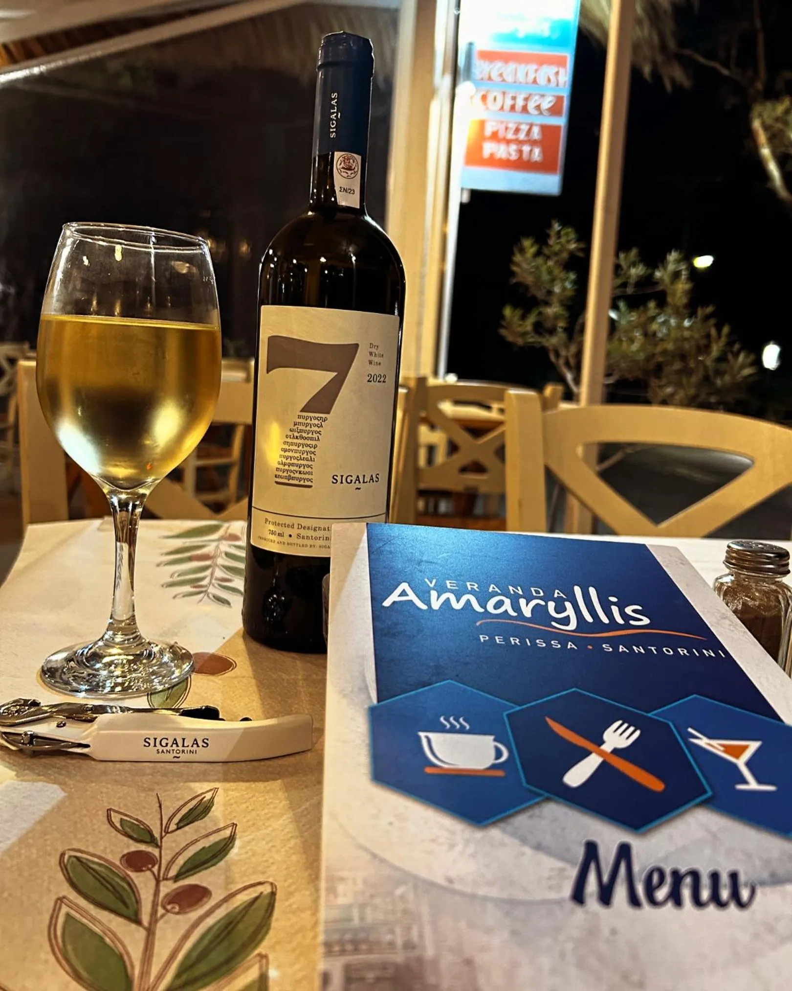 Restaurant/places to eat in Amaryllis Hotel