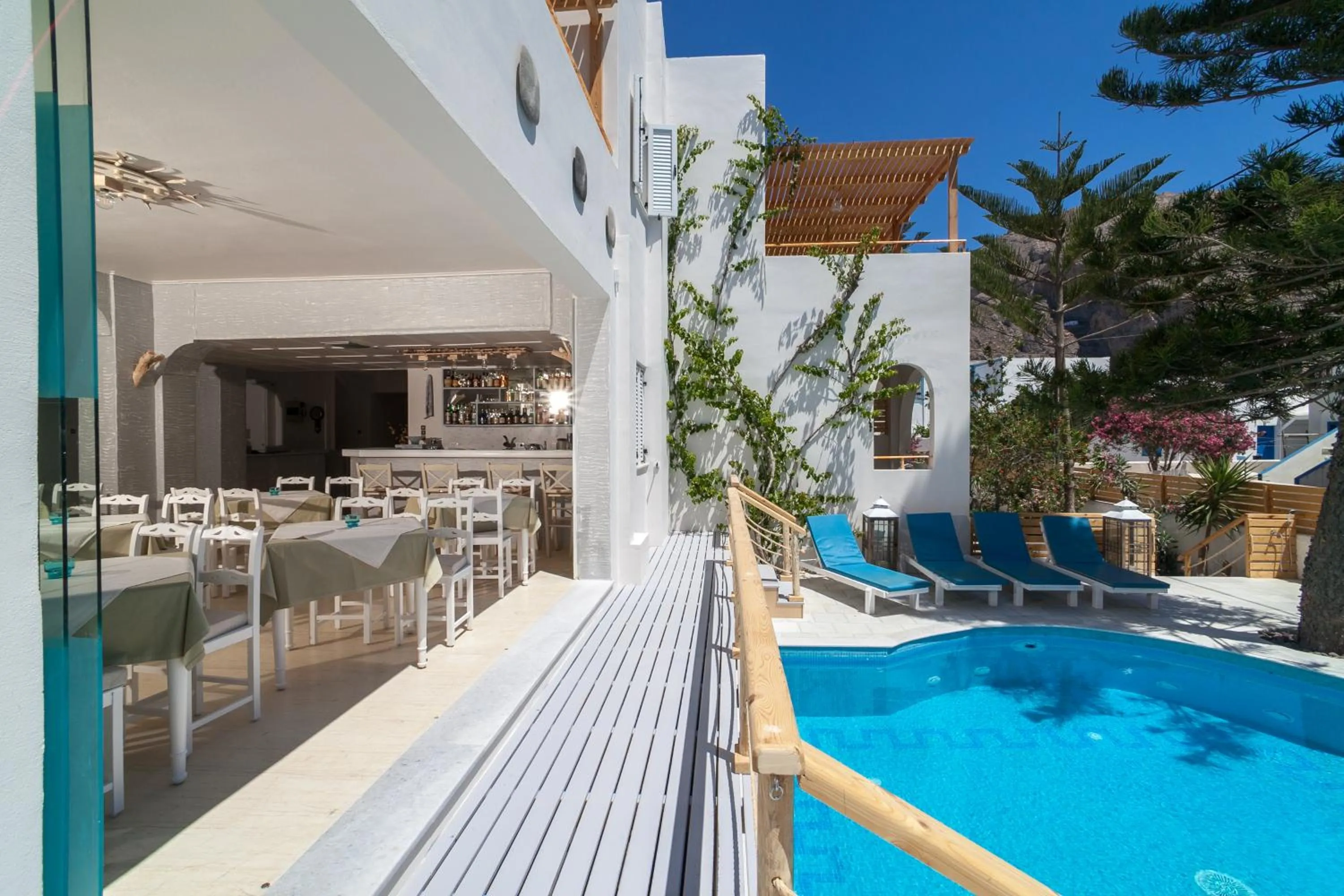 Swimming pool in Amaryllis Hotel