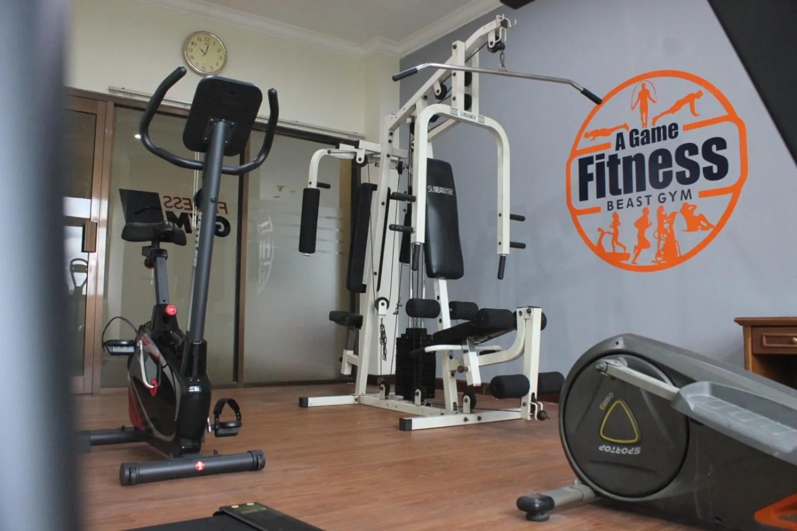 Fitness centre/facilities in MMUGM Hotel