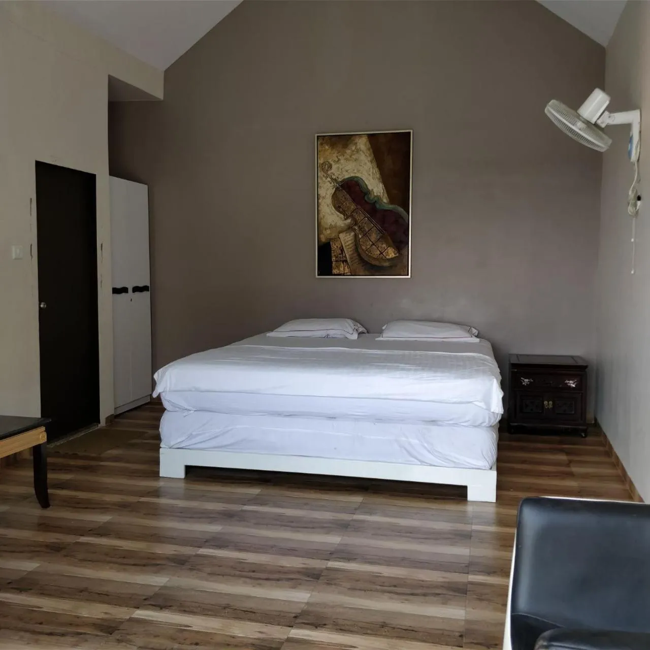 Bed in Villa No: 214, Dr.Wade's Villa.