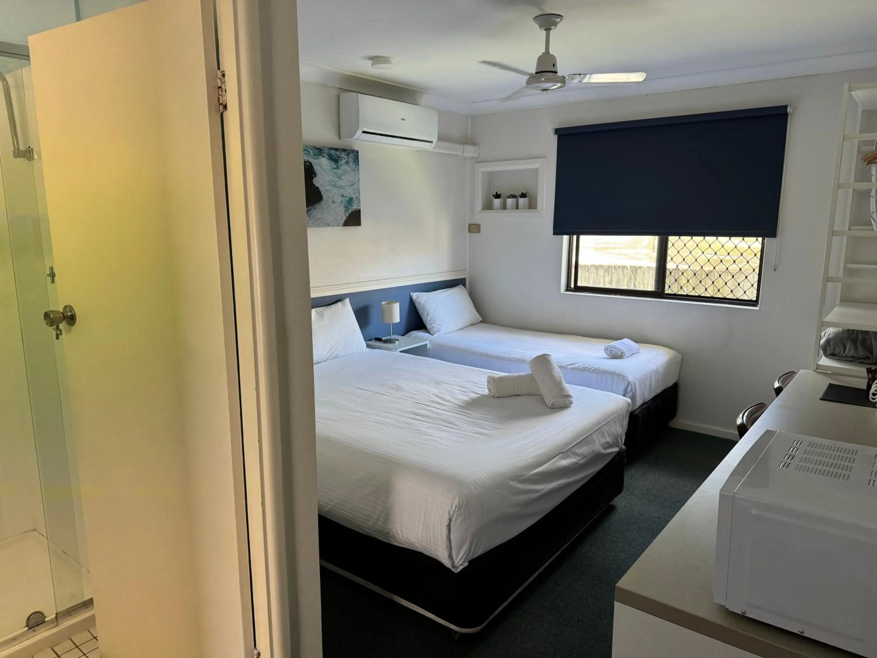 Bedroom, Bed in Toreador Motel