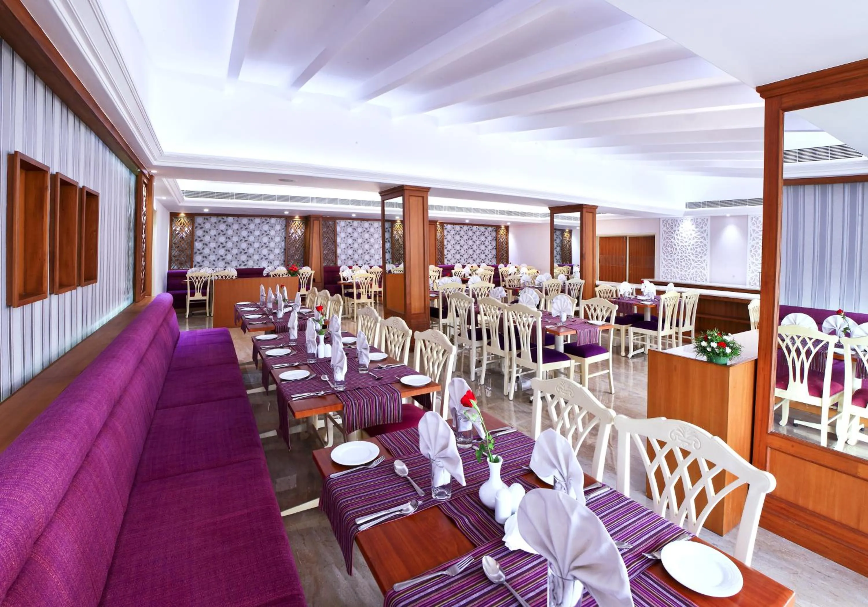 Restaurant/places to eat in Hotel Abad Plaza
