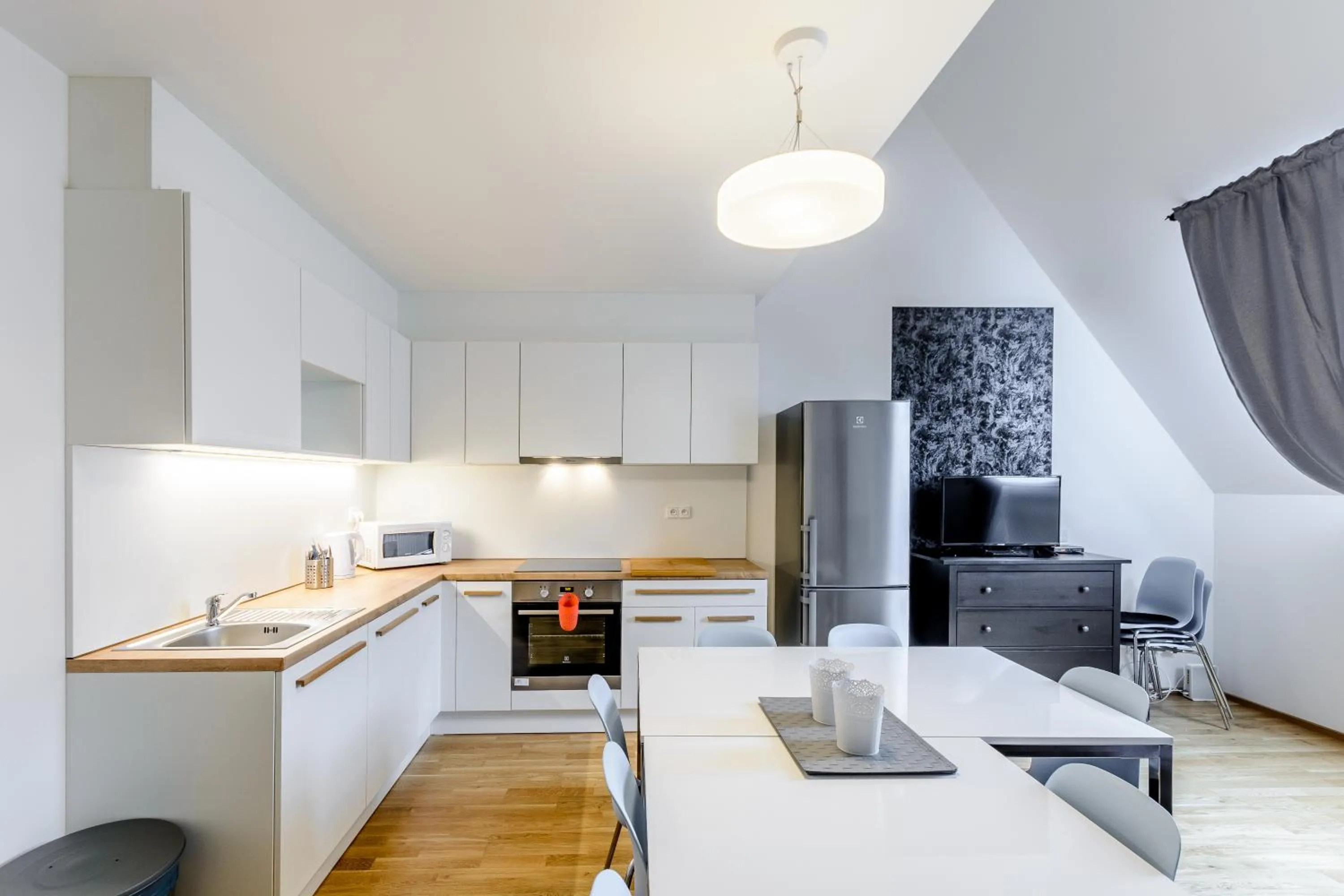 Dining area in Riverside SPIRIT