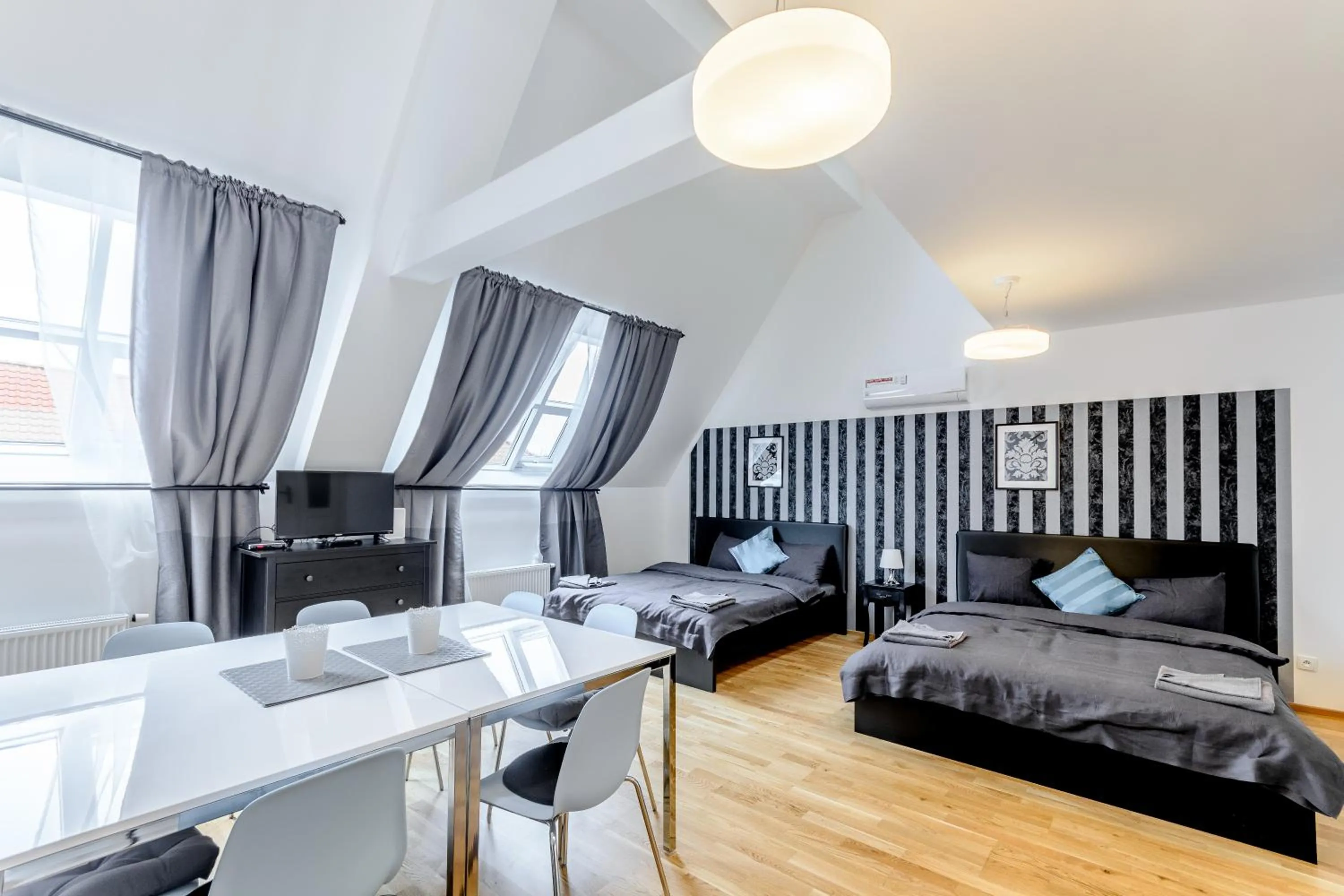 Bedroom, Bed in Riverside SPIRIT