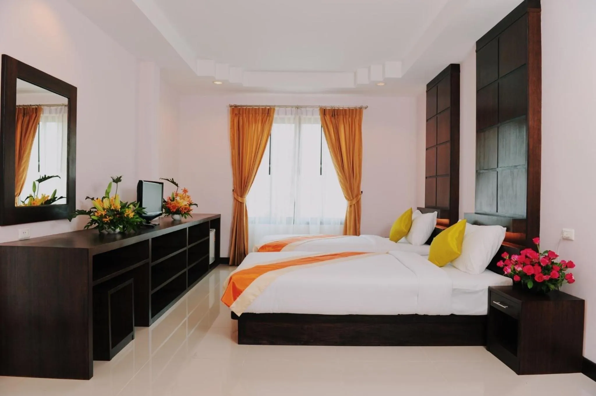 Bed in Ice Kamala Beach Hotel