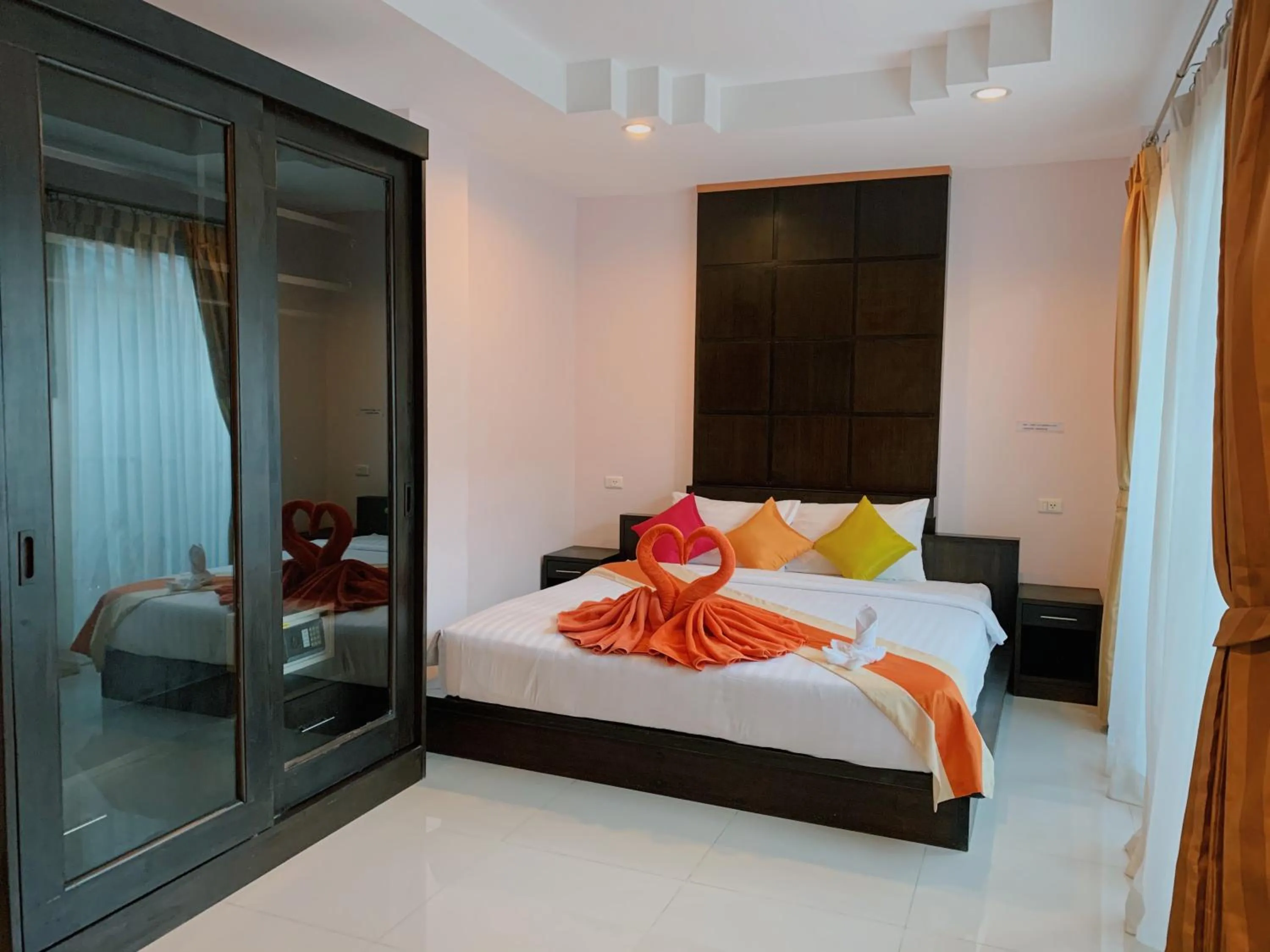 Photo of the whole room, Bed in Ice Kamala Beach Hotel