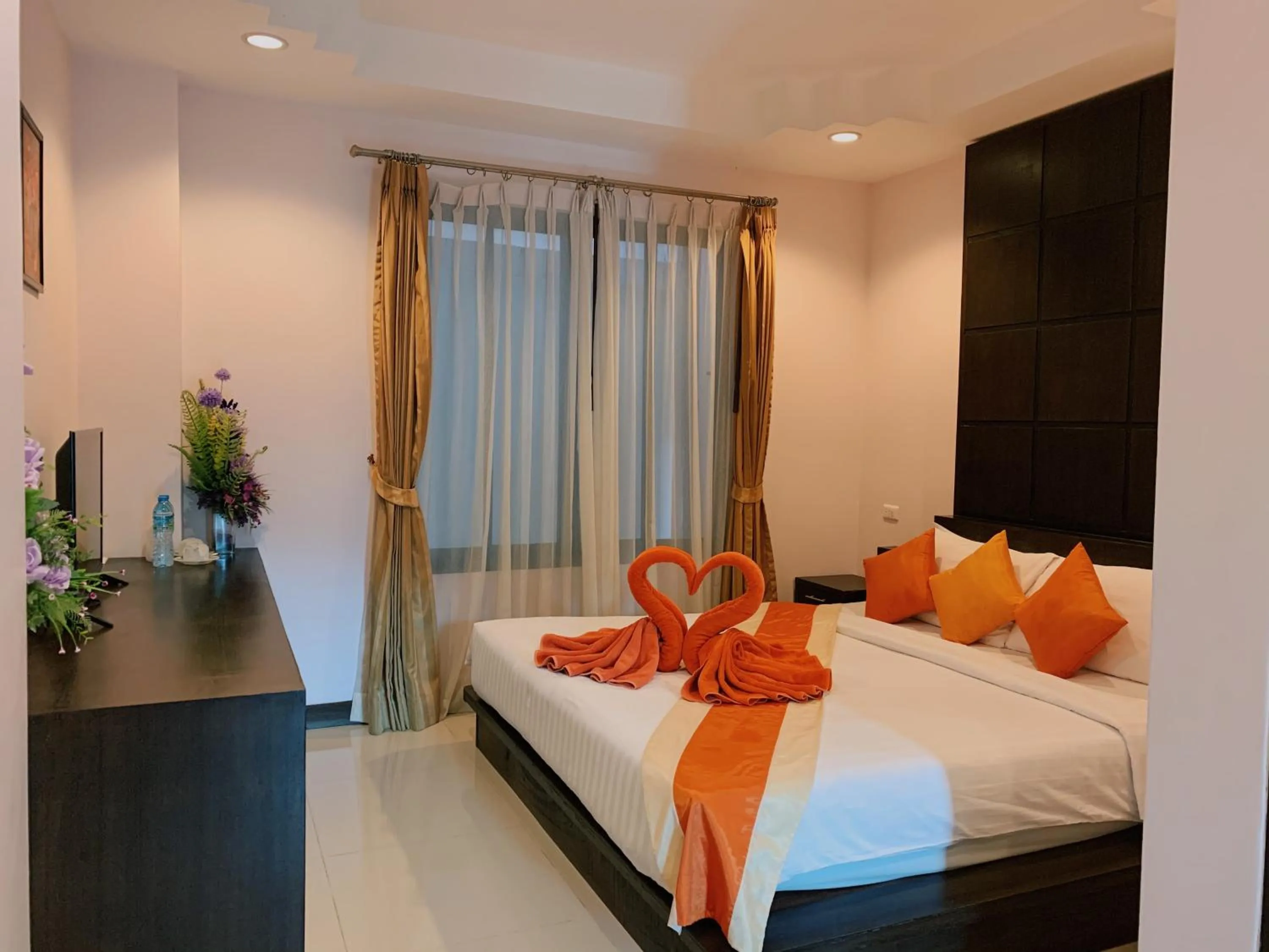 Photo of the whole room, Bed in Ice Kamala Beach Hotel
