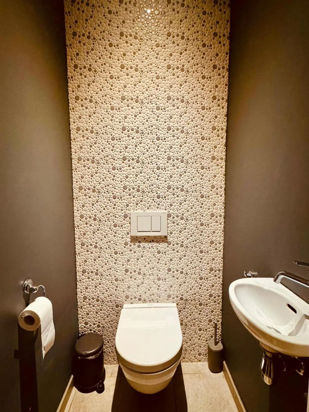 Toilet in The Rose Suites
