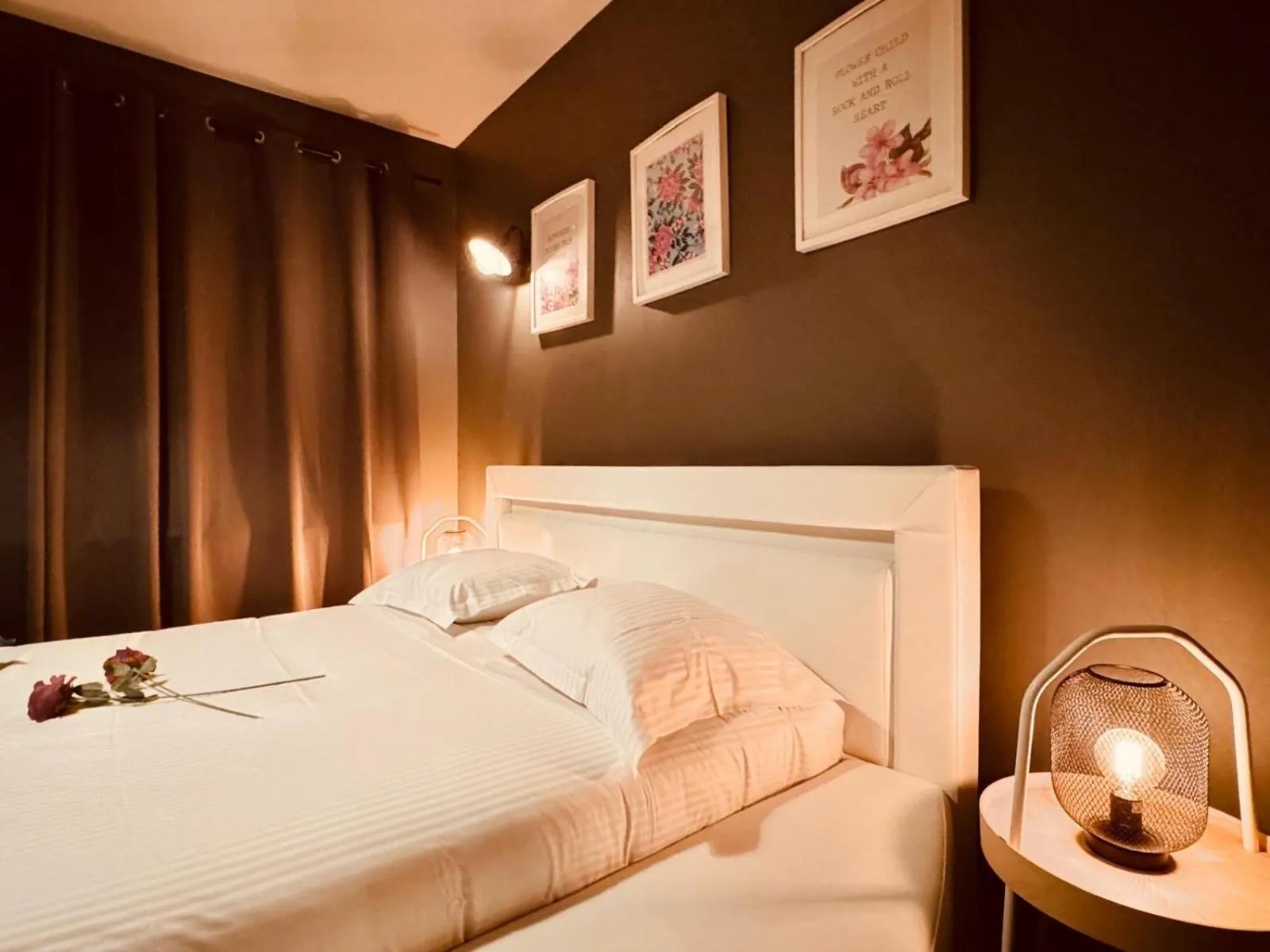 Bedroom, Bed in The Rose Suites