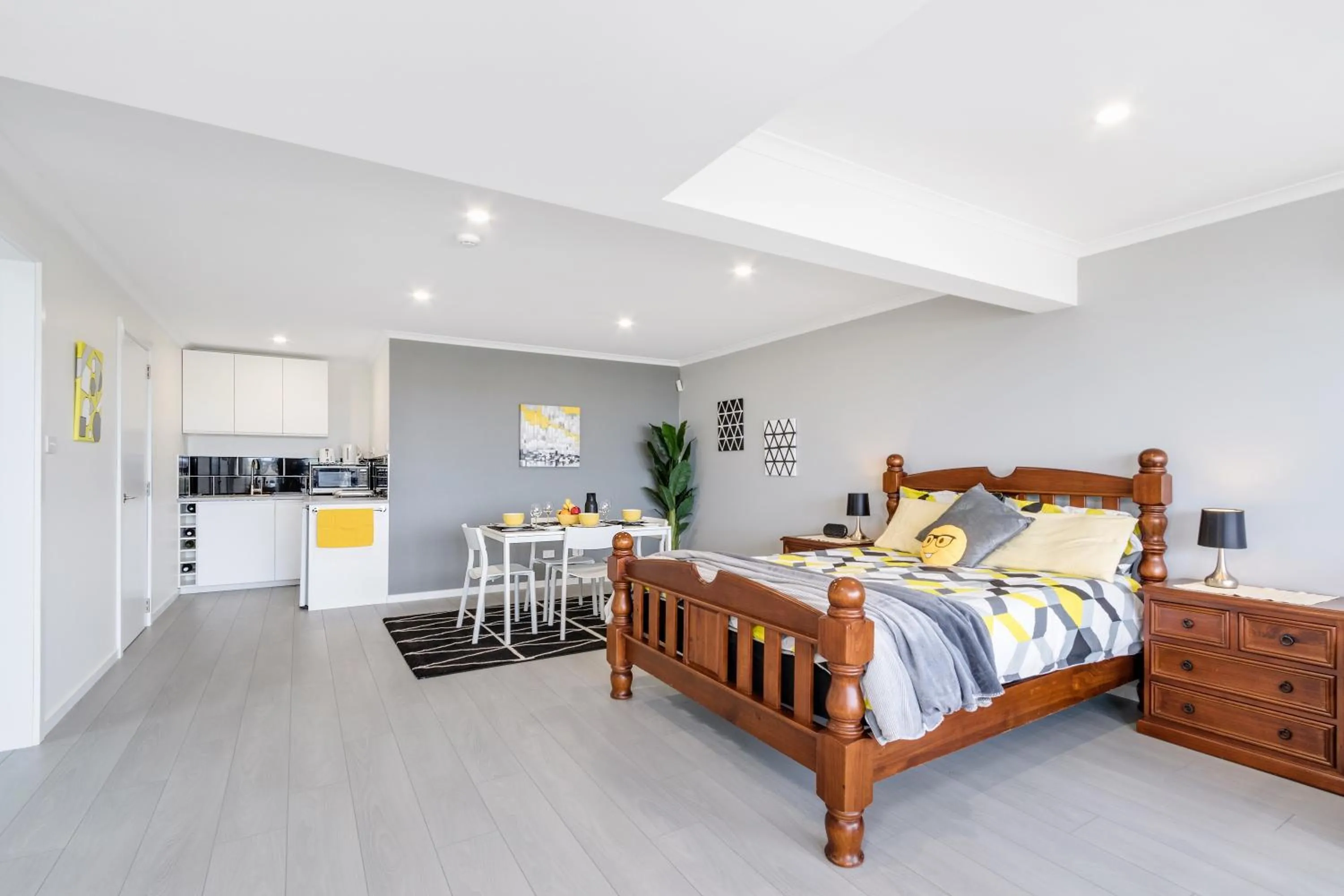 Coffee/tea facilities, Bed in Views Forever - Devonport