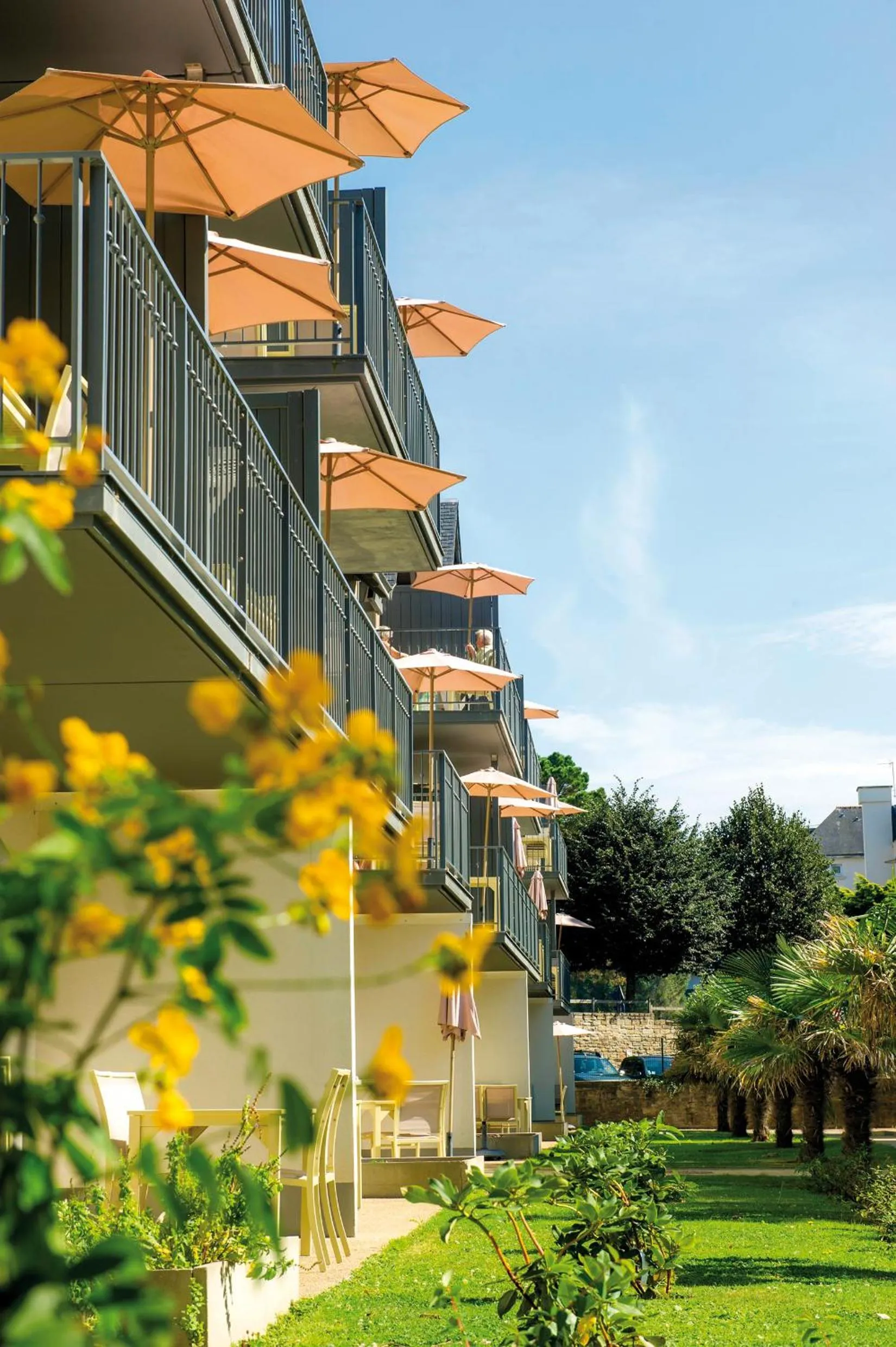 Property building in Résidence Vacances Bleues Les Jardins d'Arvor