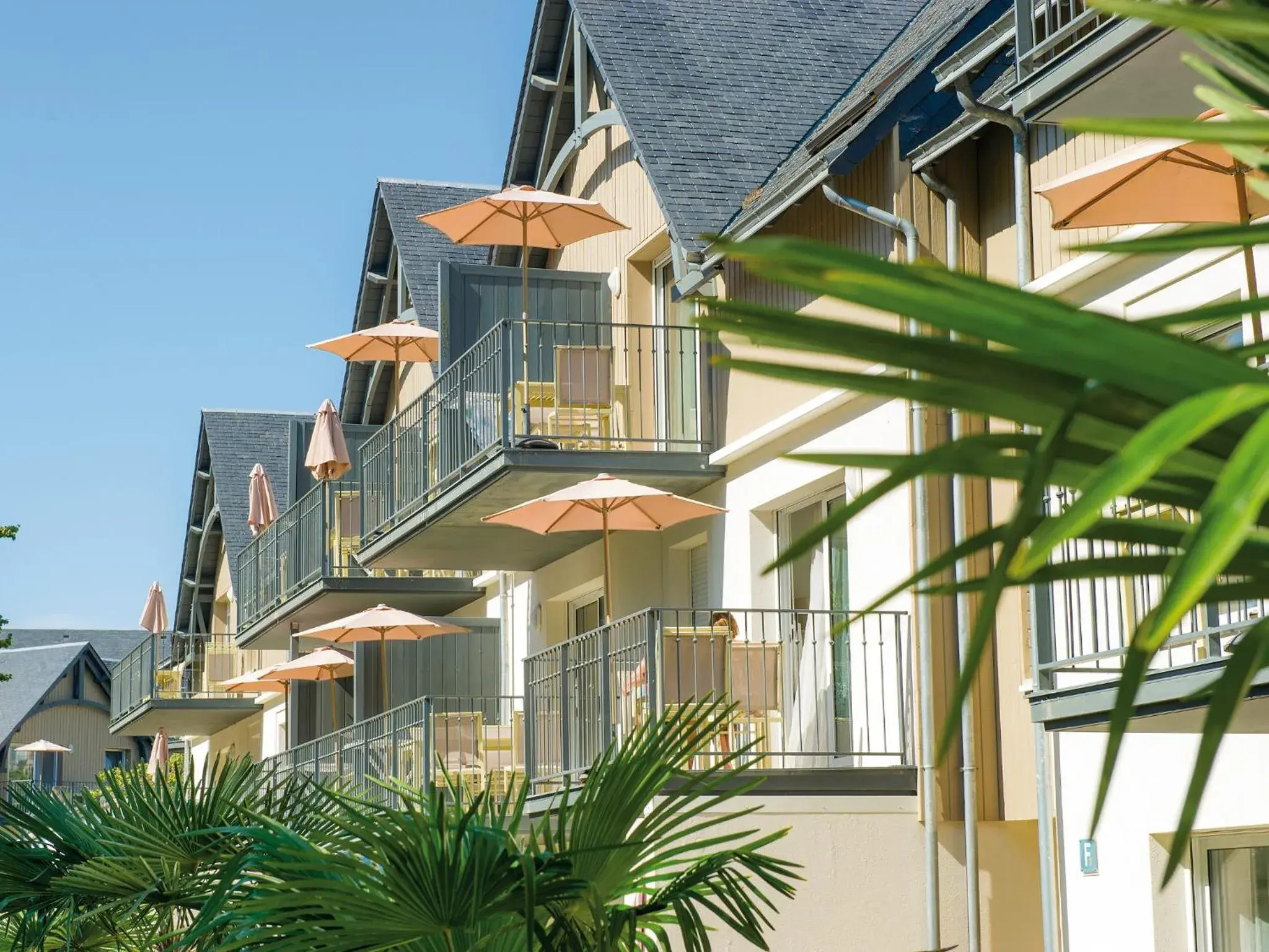 Facade/entrance in Résidence Vacances Bleues Les Jardins d'Arvor Facade/entrance in Résidence Vacances Bleues Les Jardins d'Arvor