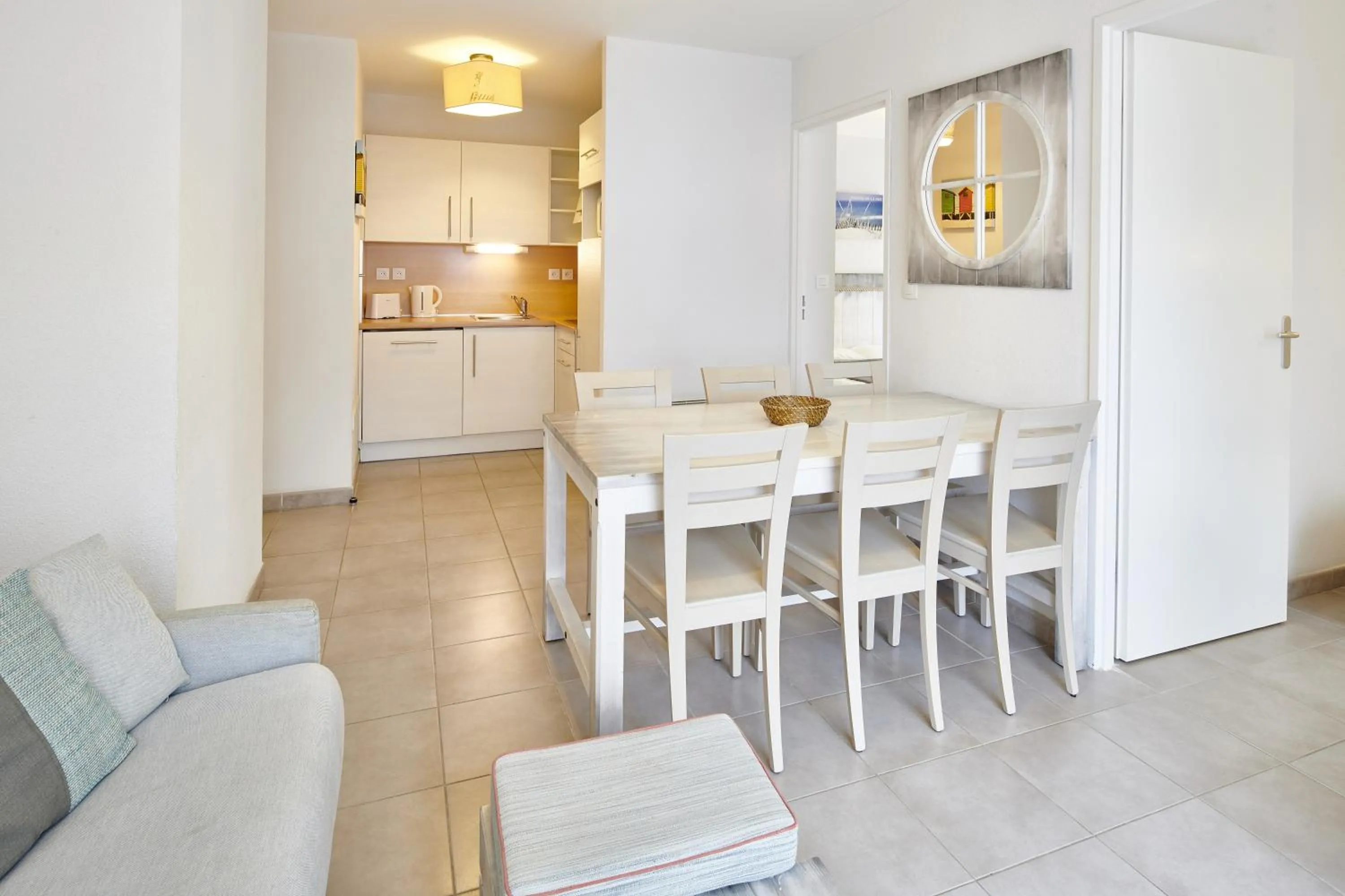 Kitchen or kitchenette in Résidence Vacances Bleues Les Jardins d'Arvor