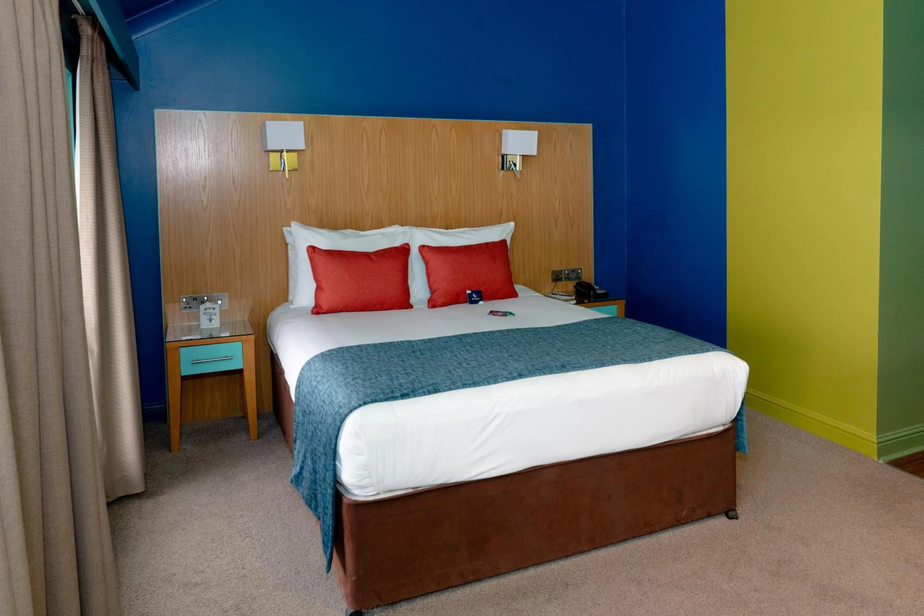 Bed in Skeffington Arms Hotel