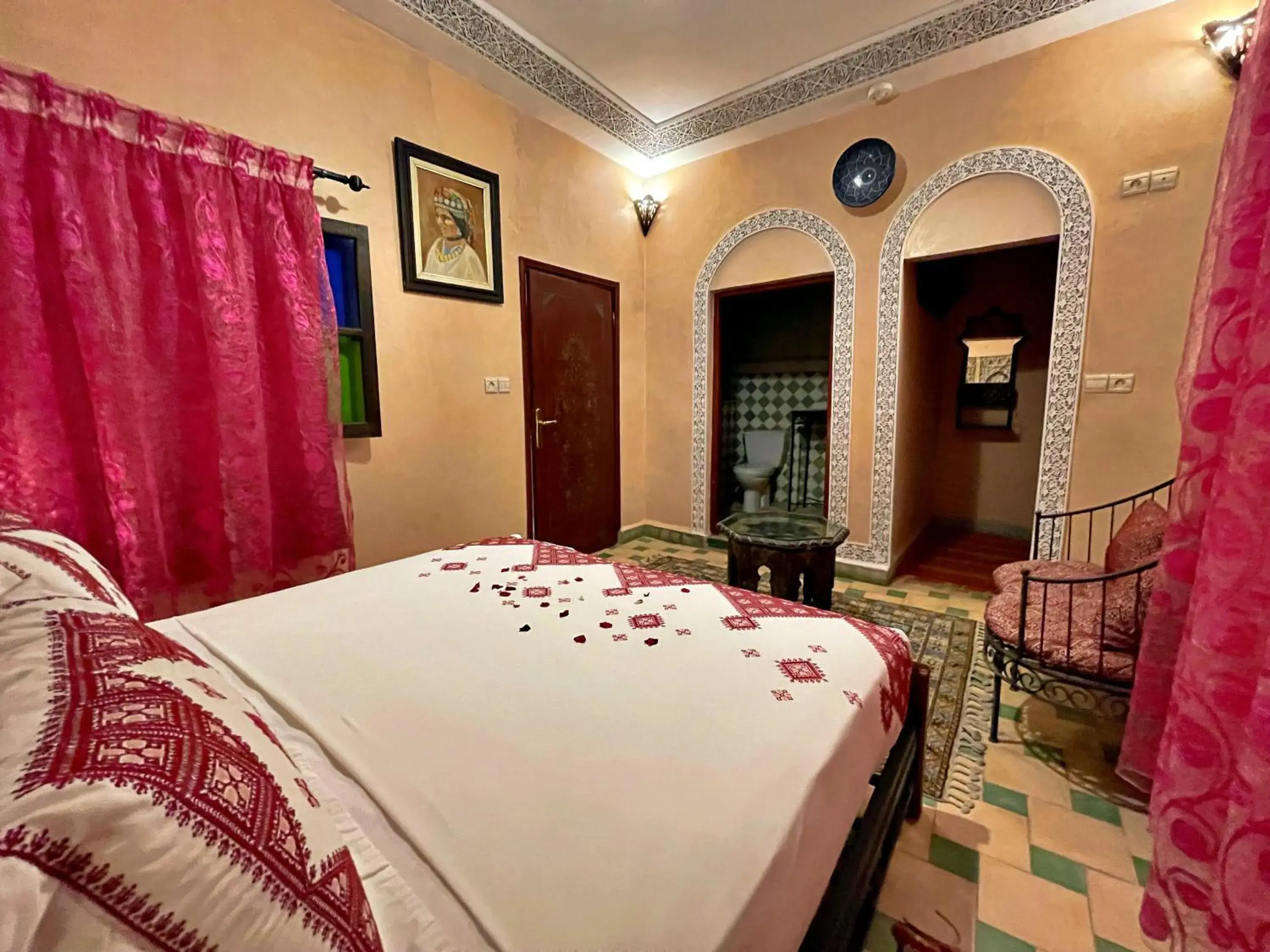 Bedroom, Bed in Riad Dar Guennoun - Luxury Suites in the Heart of Fes Bedroom, Bed in Riad Dar Guennoun - Luxury Suites in the Heart of Fes
