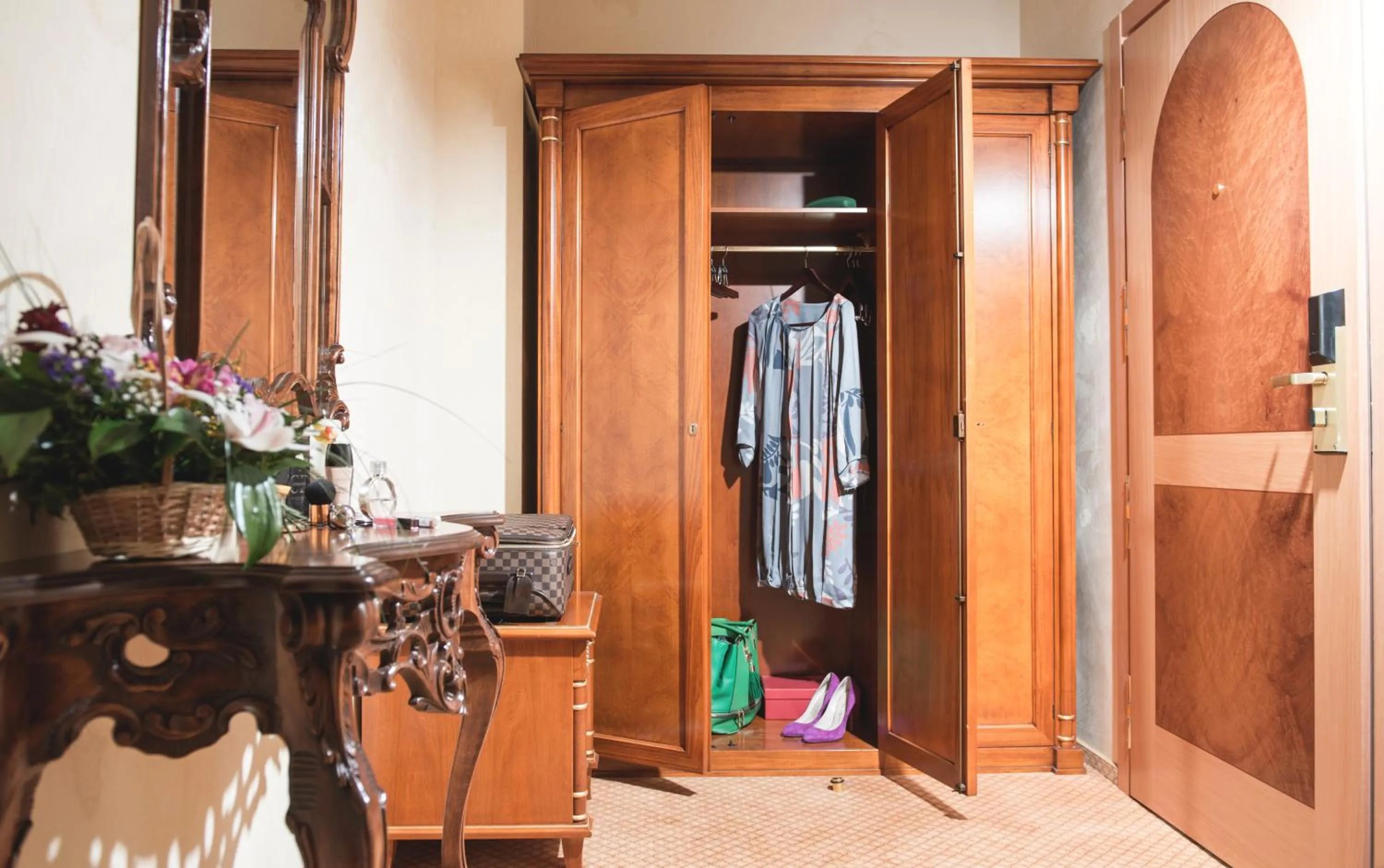 Photo of the whole room in Optima Collection Podil Plaza