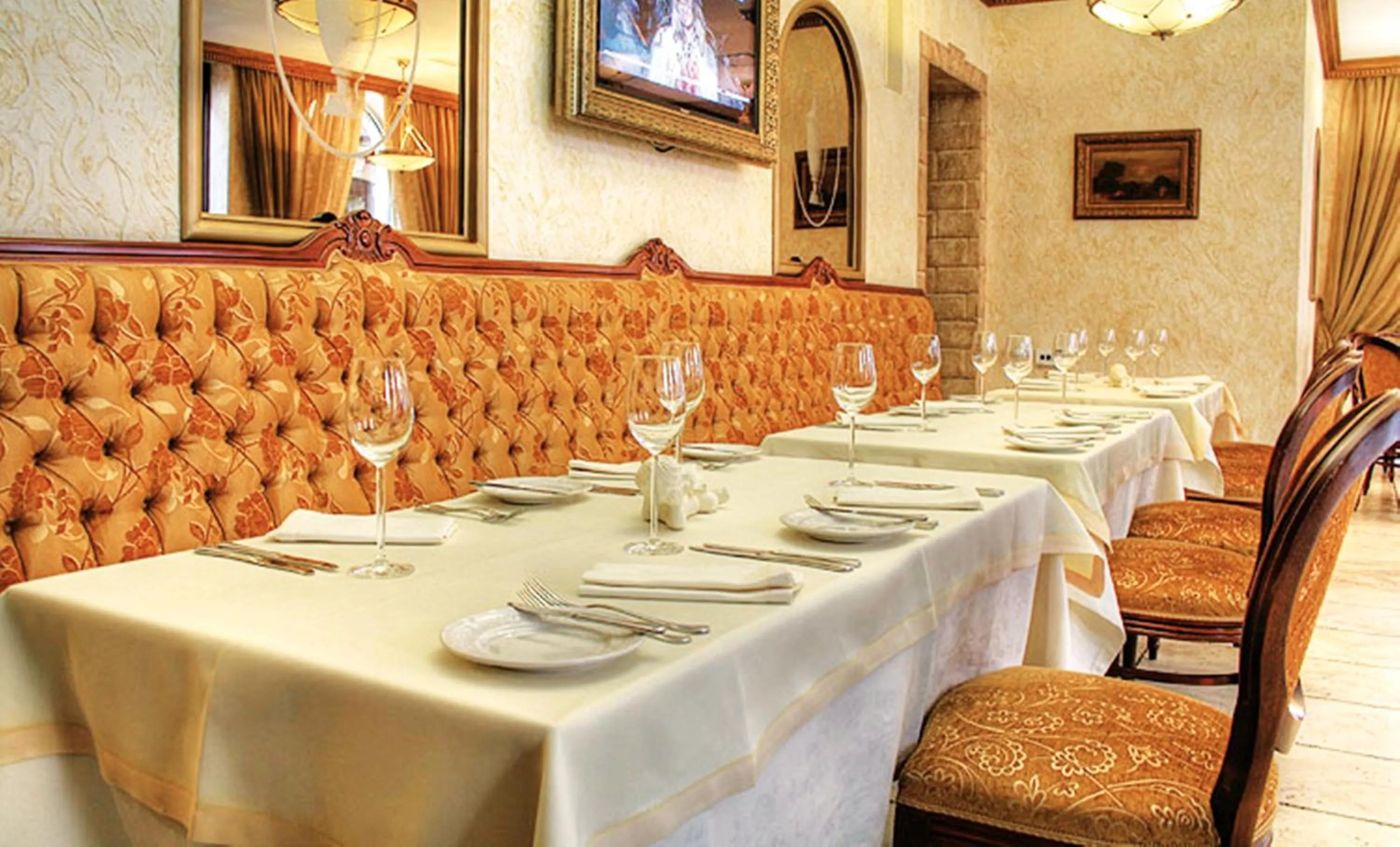 Restaurant/places to eat in Optima Collection Podil Plaza