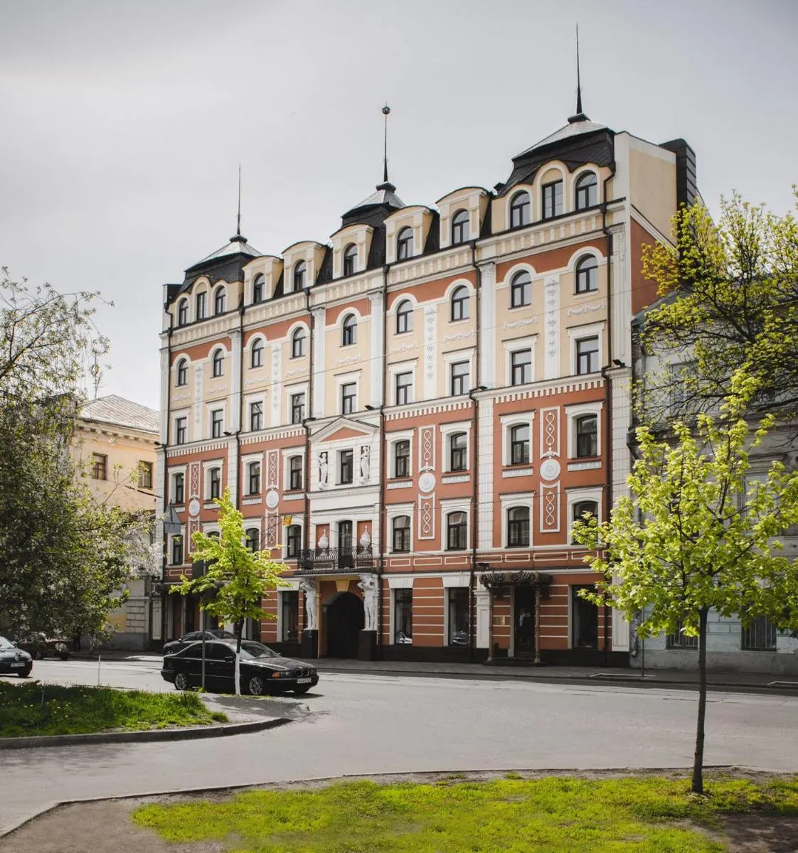 Property building in Optima Collection Podil Plaza