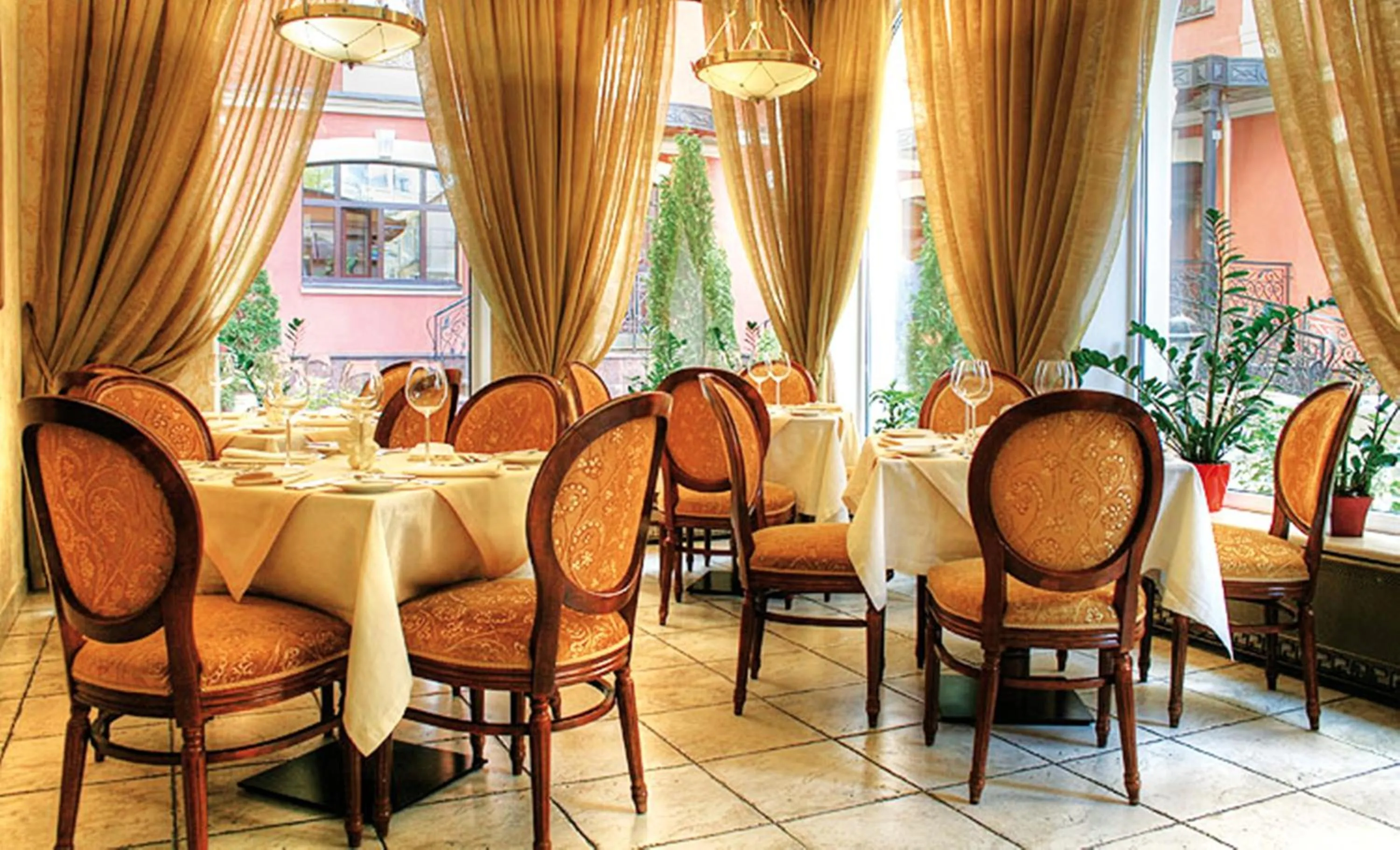 Restaurant/places to eat in Optima Collection Podil Plaza