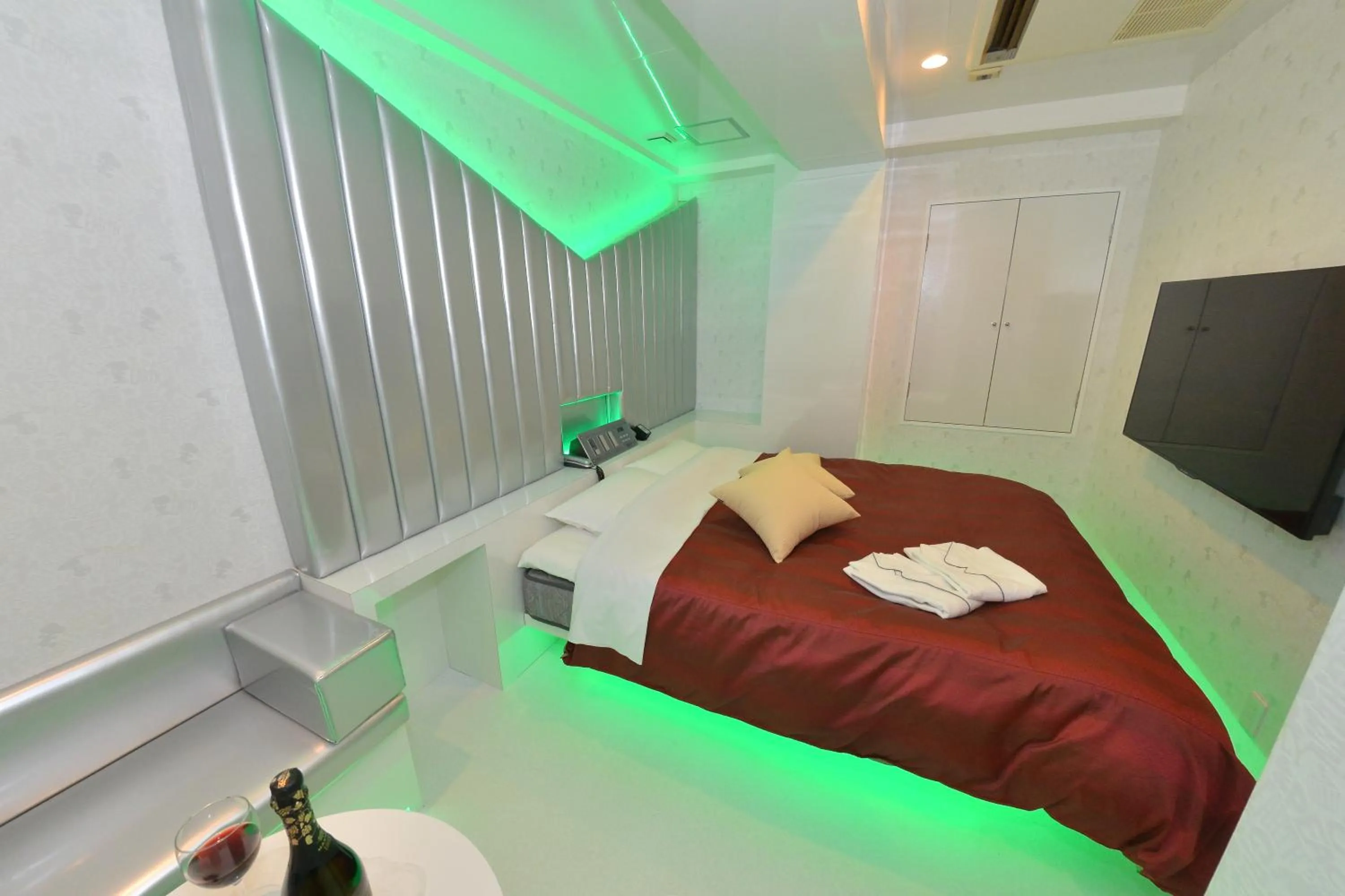 Decorative detail, Bed in Terrace M Yokota Bace ( Adult Only )