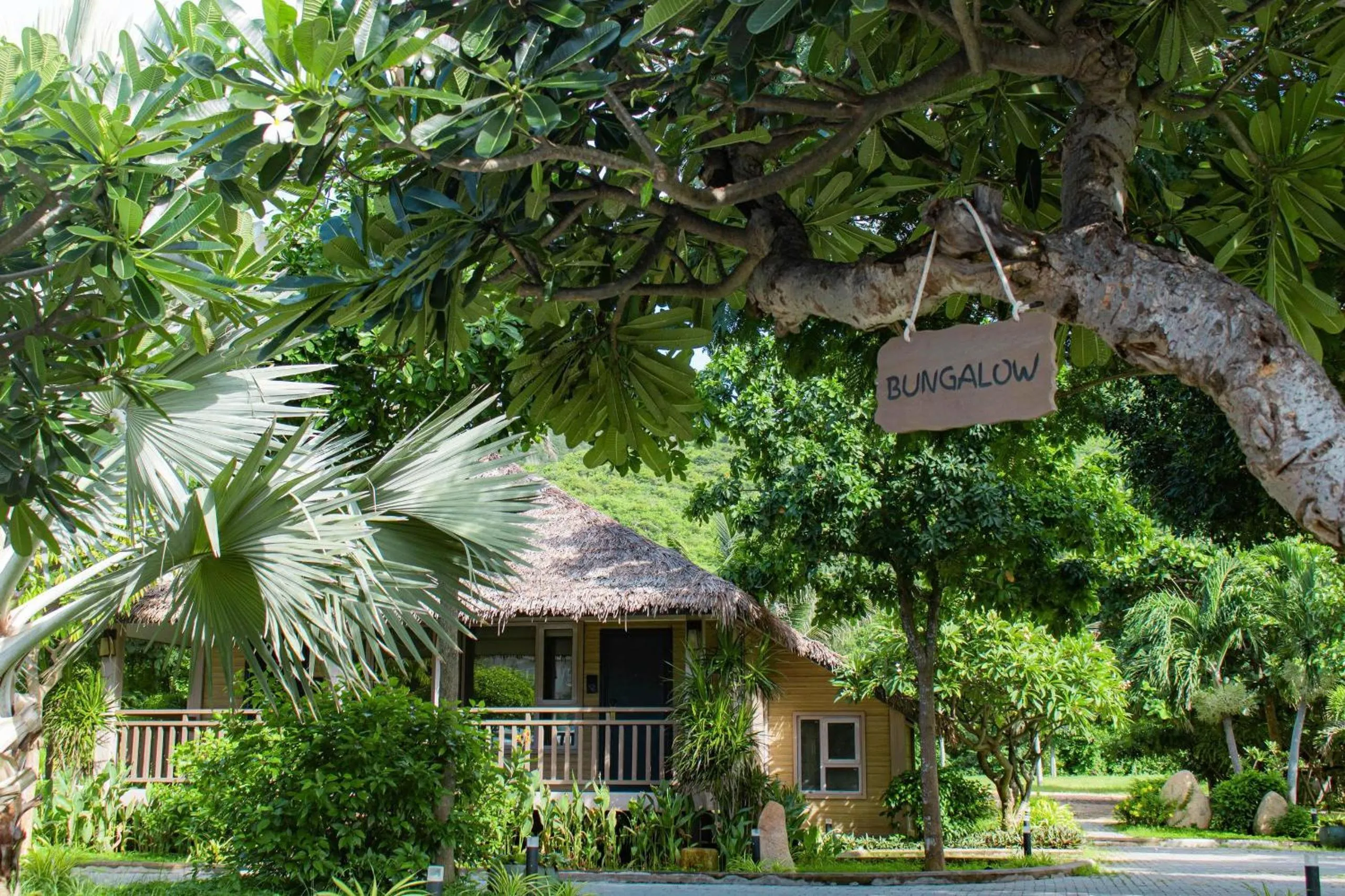 Garden in Lan Rung Beach Resort