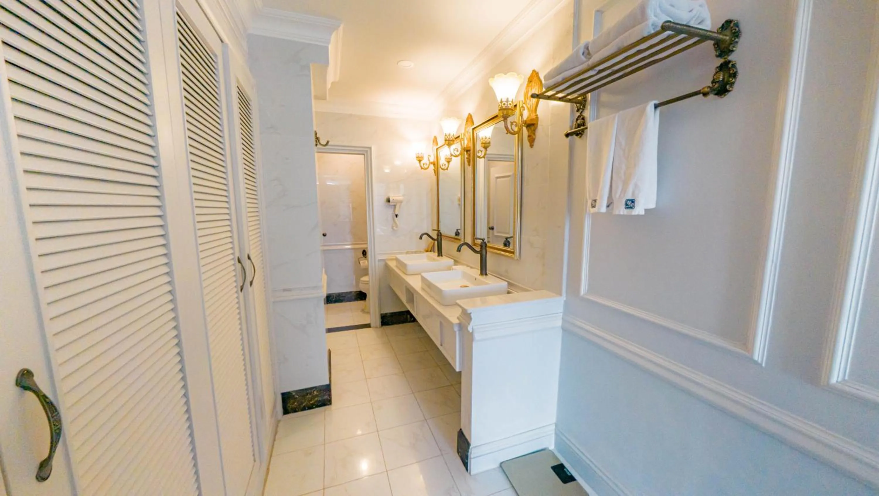 Bathroom in Lan Rung Beach Resort