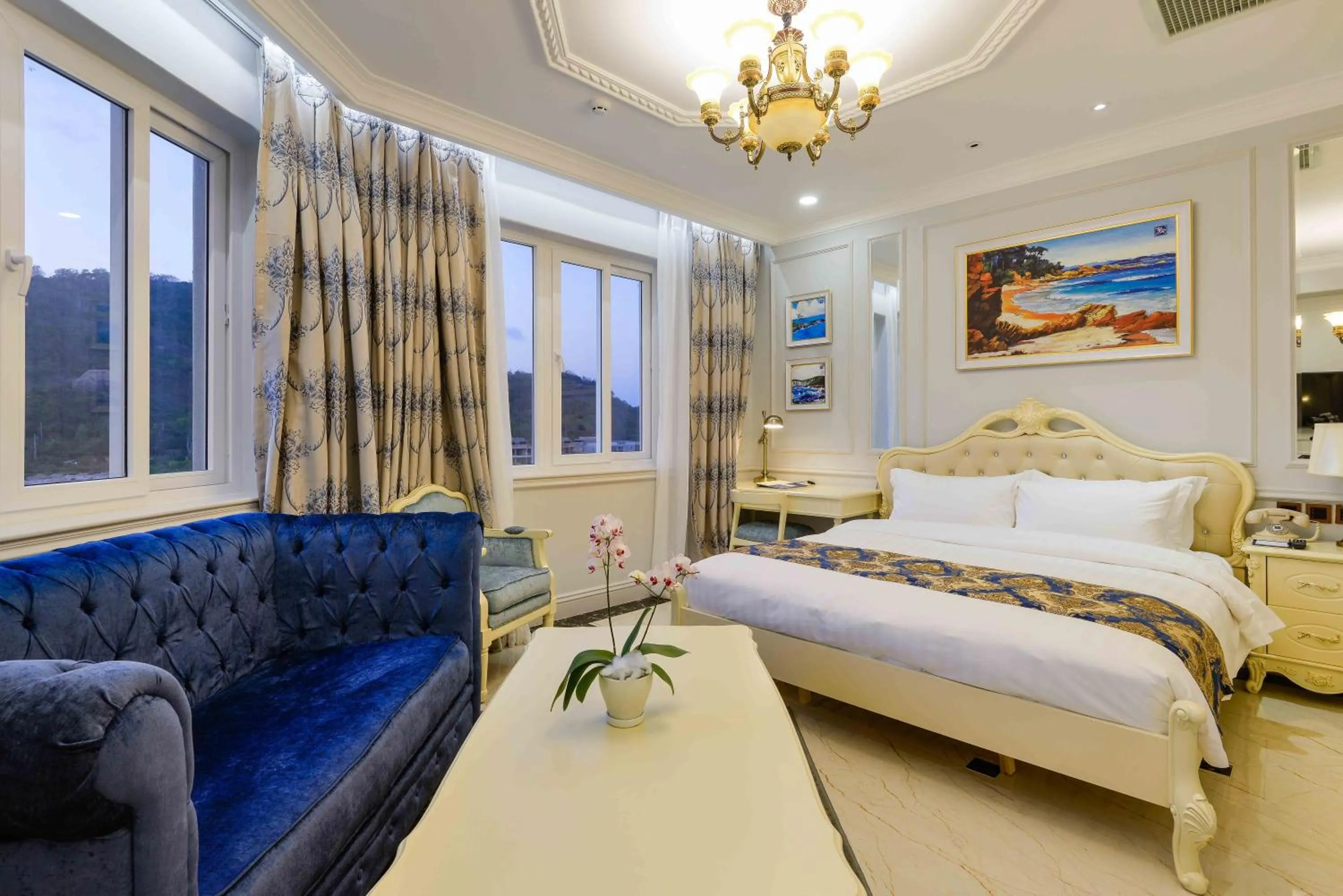 Bed in Lan Rung Beach Resort