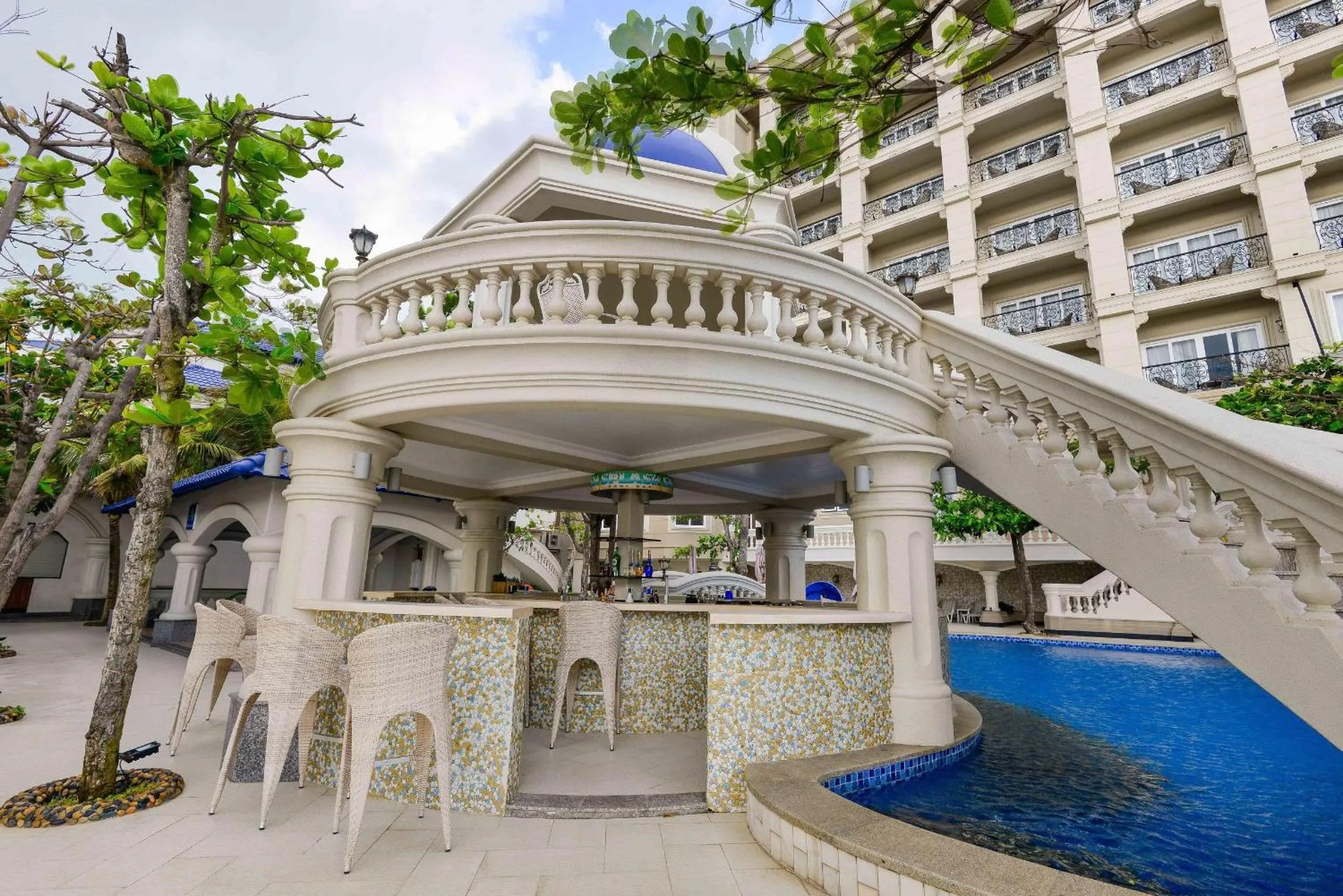 Lounge or bar in Lan Rung Beach Resort