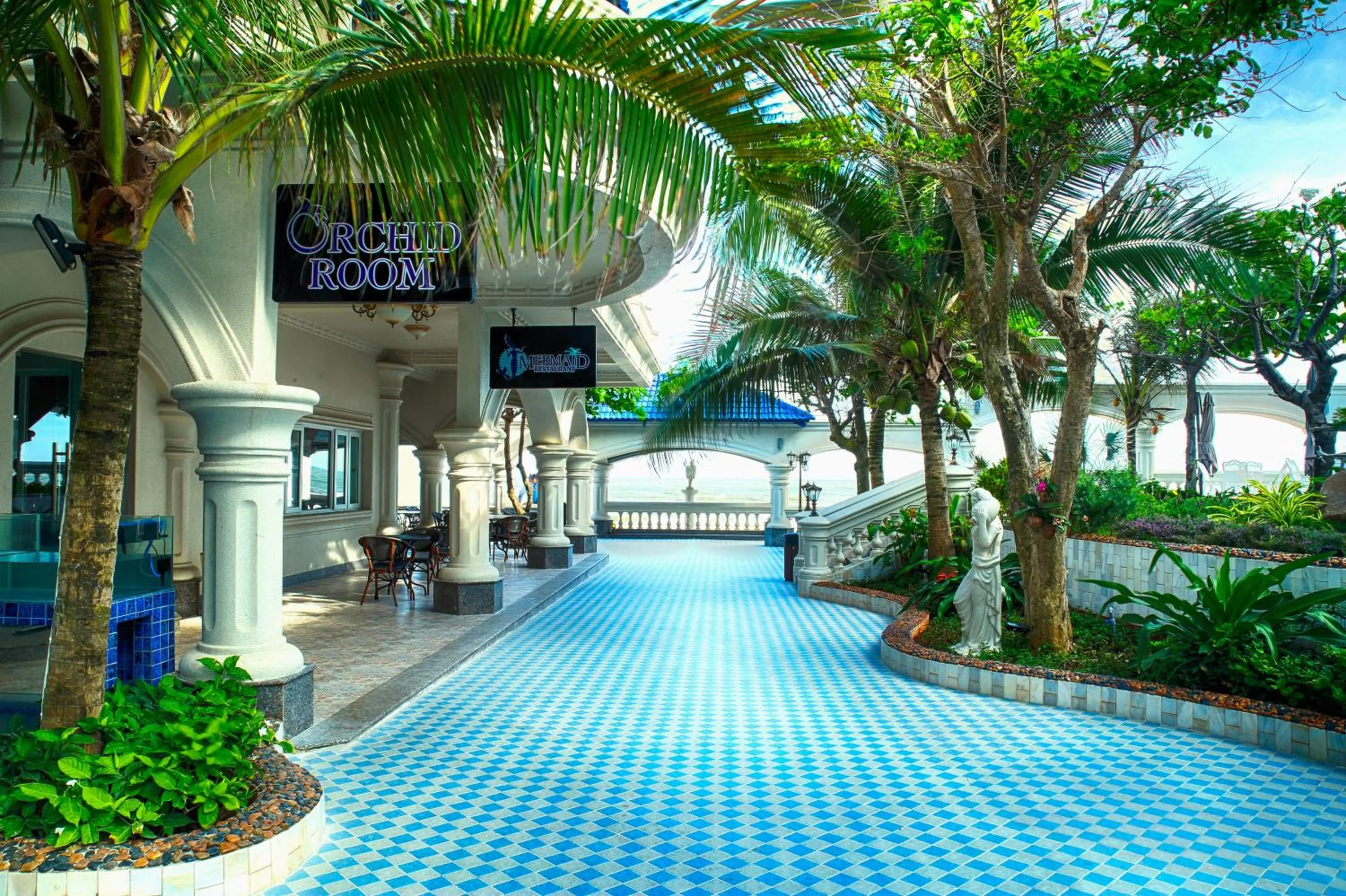 Restaurant/places to eat in Lan Rung Beach Resort