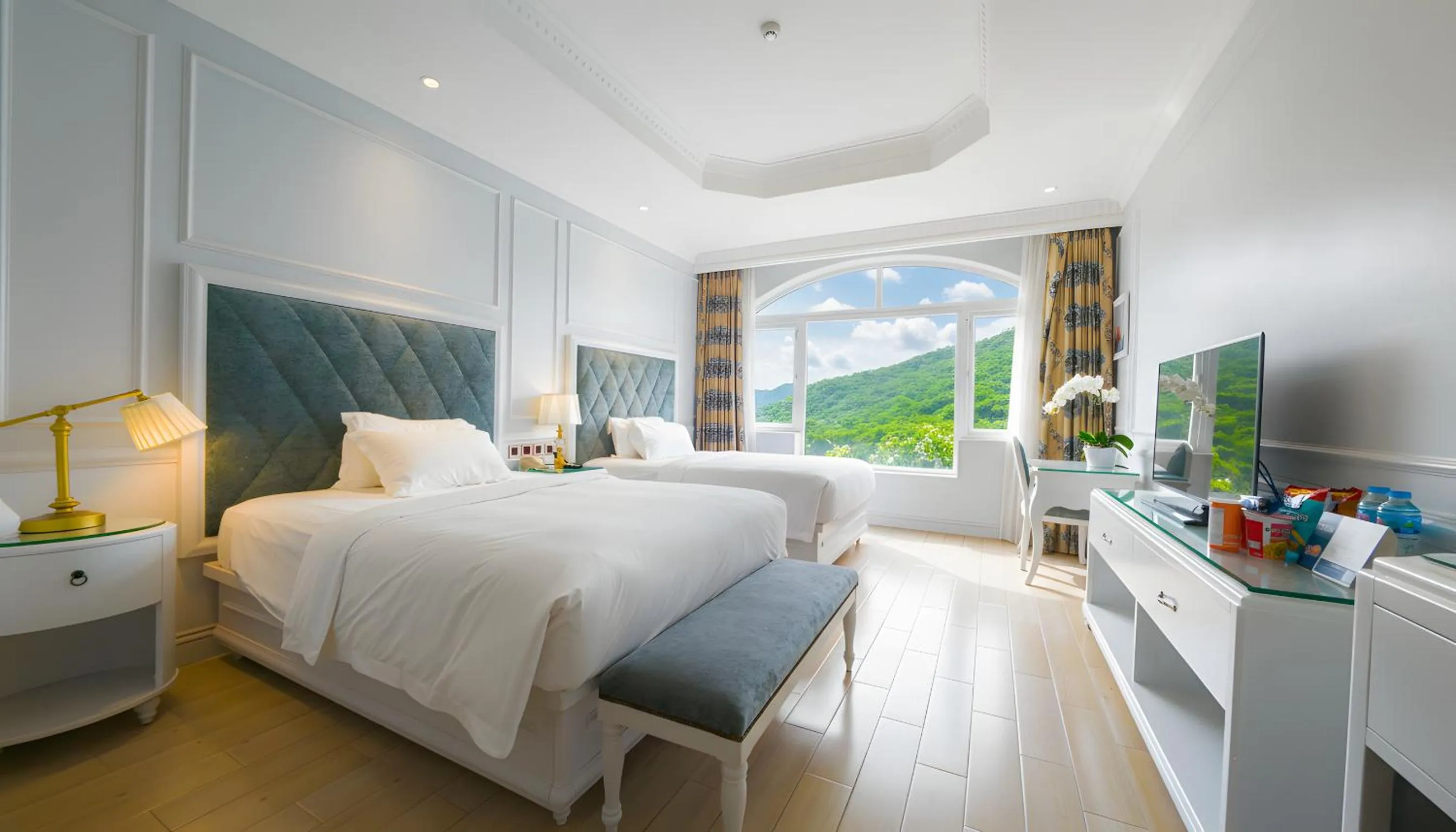 View (from property/room), Bed in Lan Rung Beach Resort