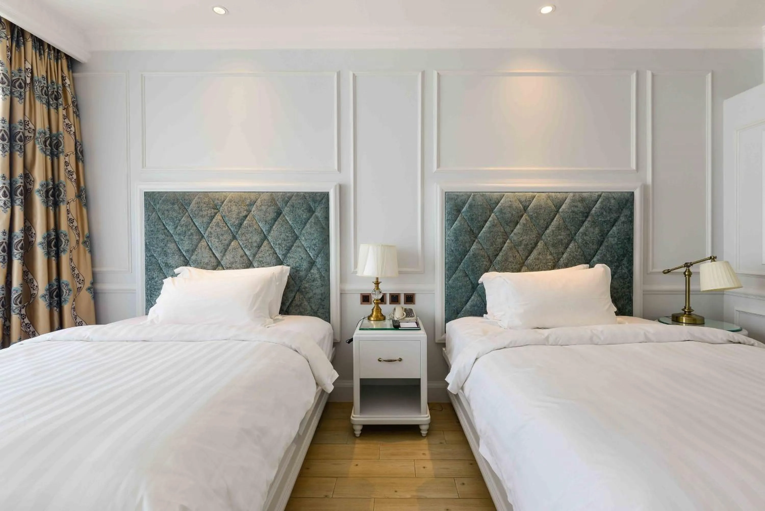 Bedroom, Bed in Lan Rung Beach Resort