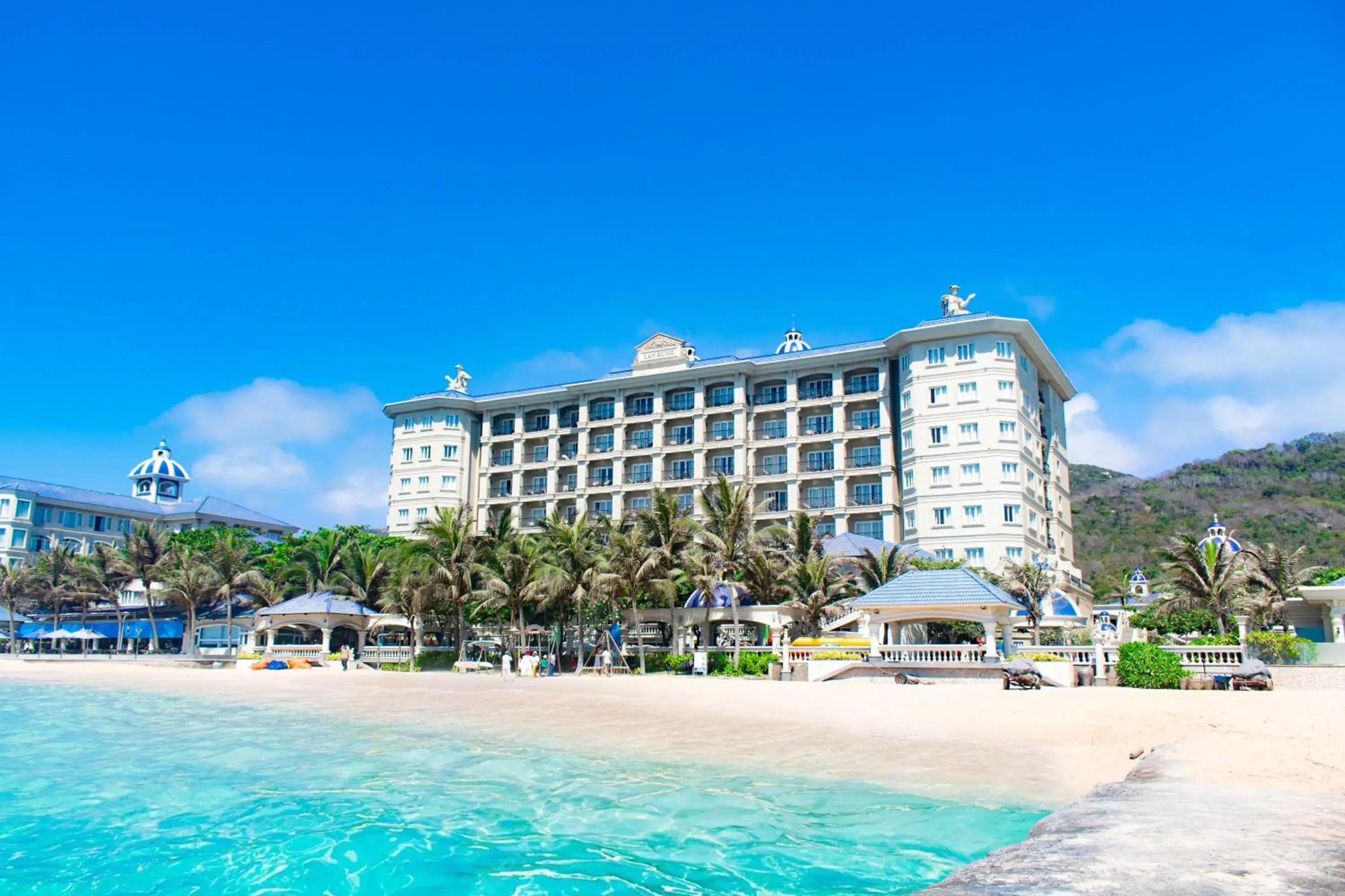 Property building in Lan Rung Beach Resort Property building in Lan Rung Beach Resort