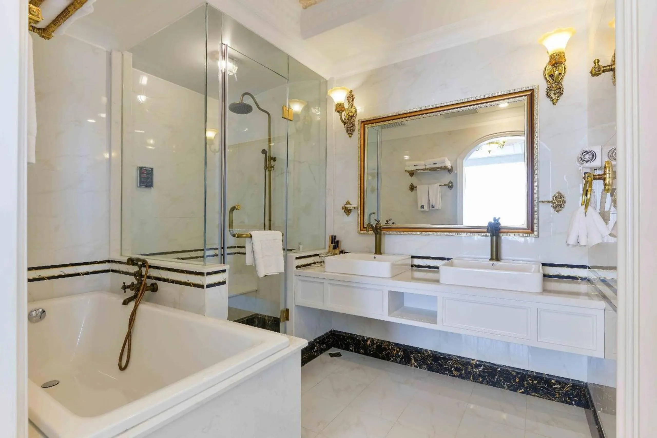 Bathroom in Lan Rung Beach Resort