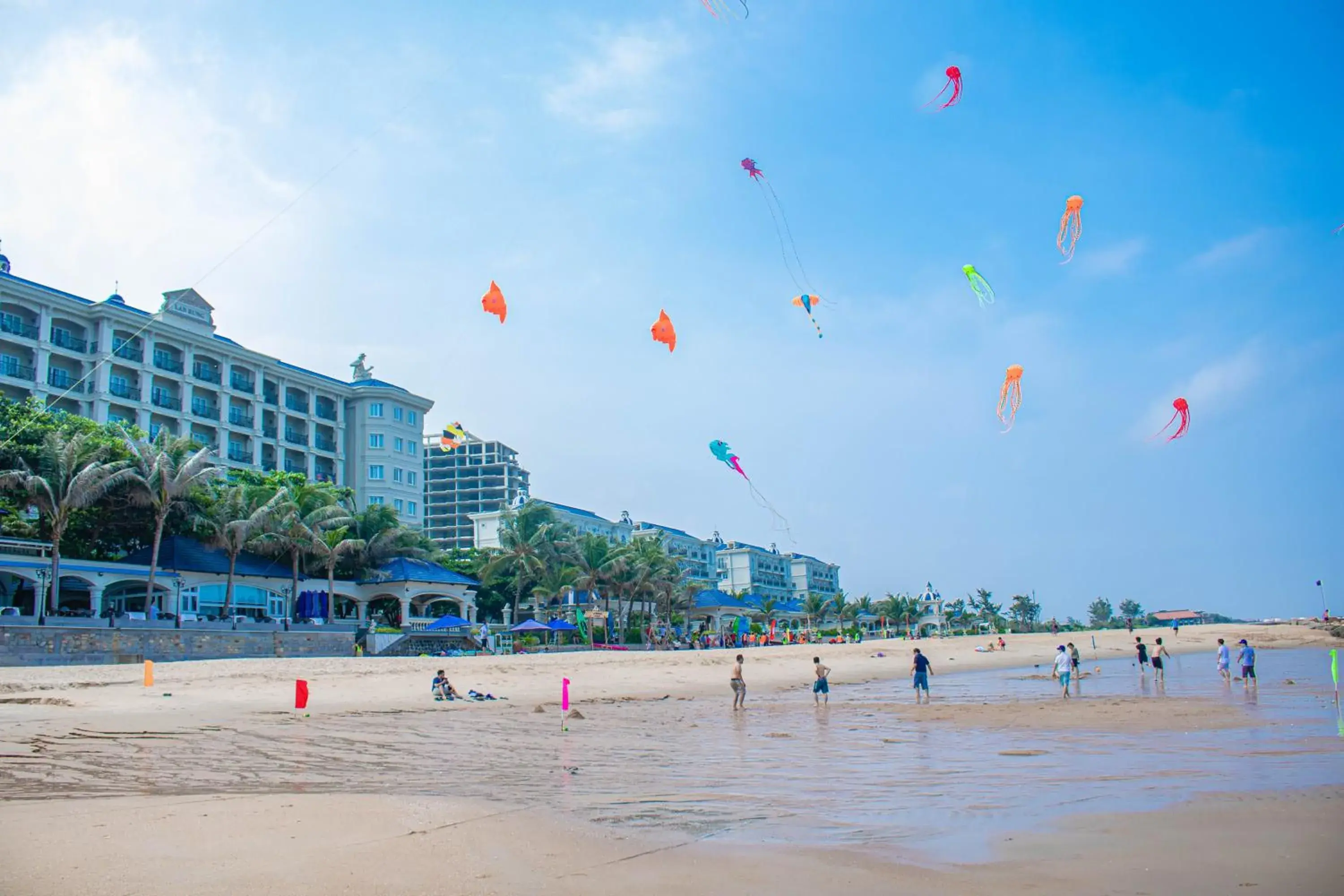 Property building in Lan Rung Beach Resort Property building in Lan Rung Beach Resort