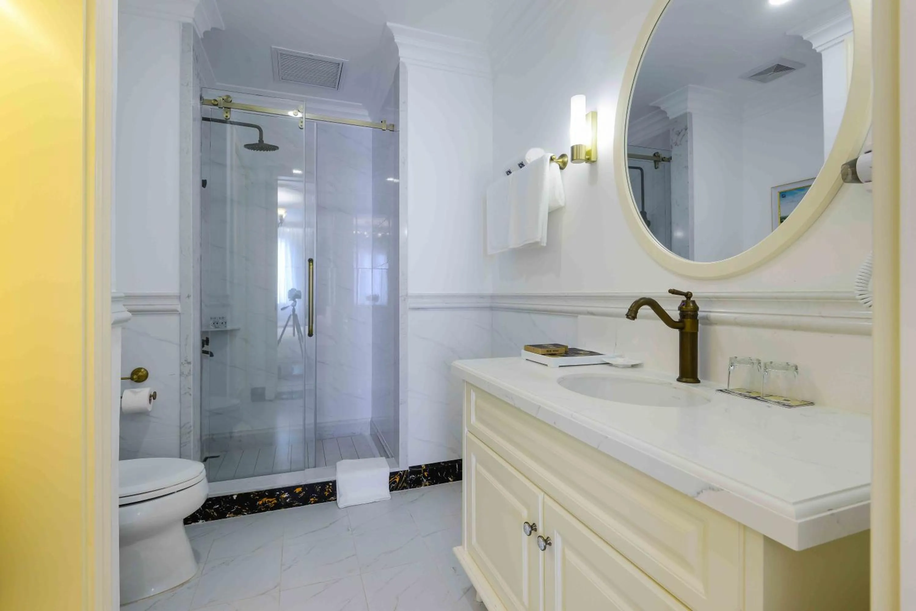 Bathroom in Lan Rung Beach Resort