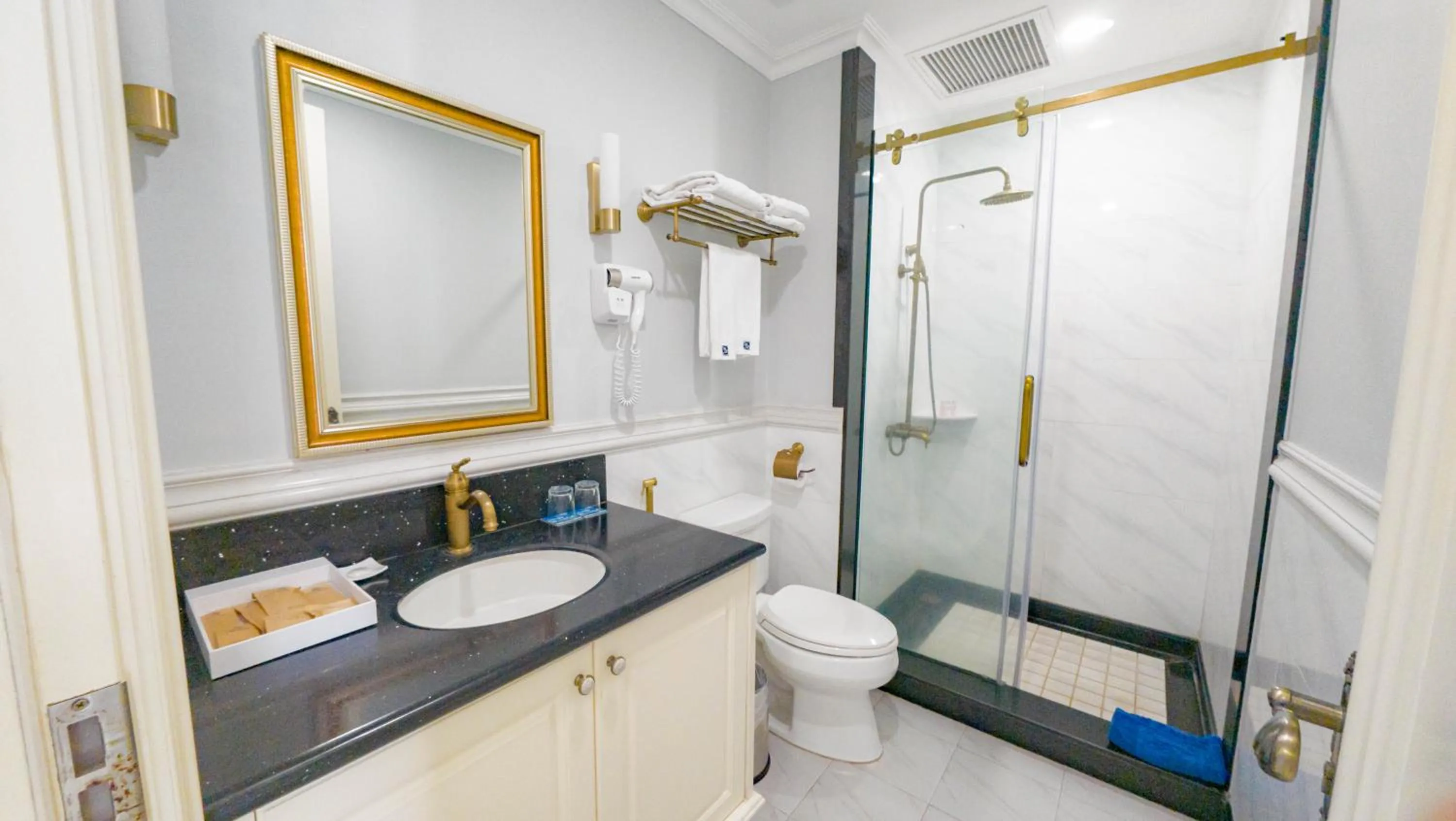 Bathroom in Lan Rung Beach Resort