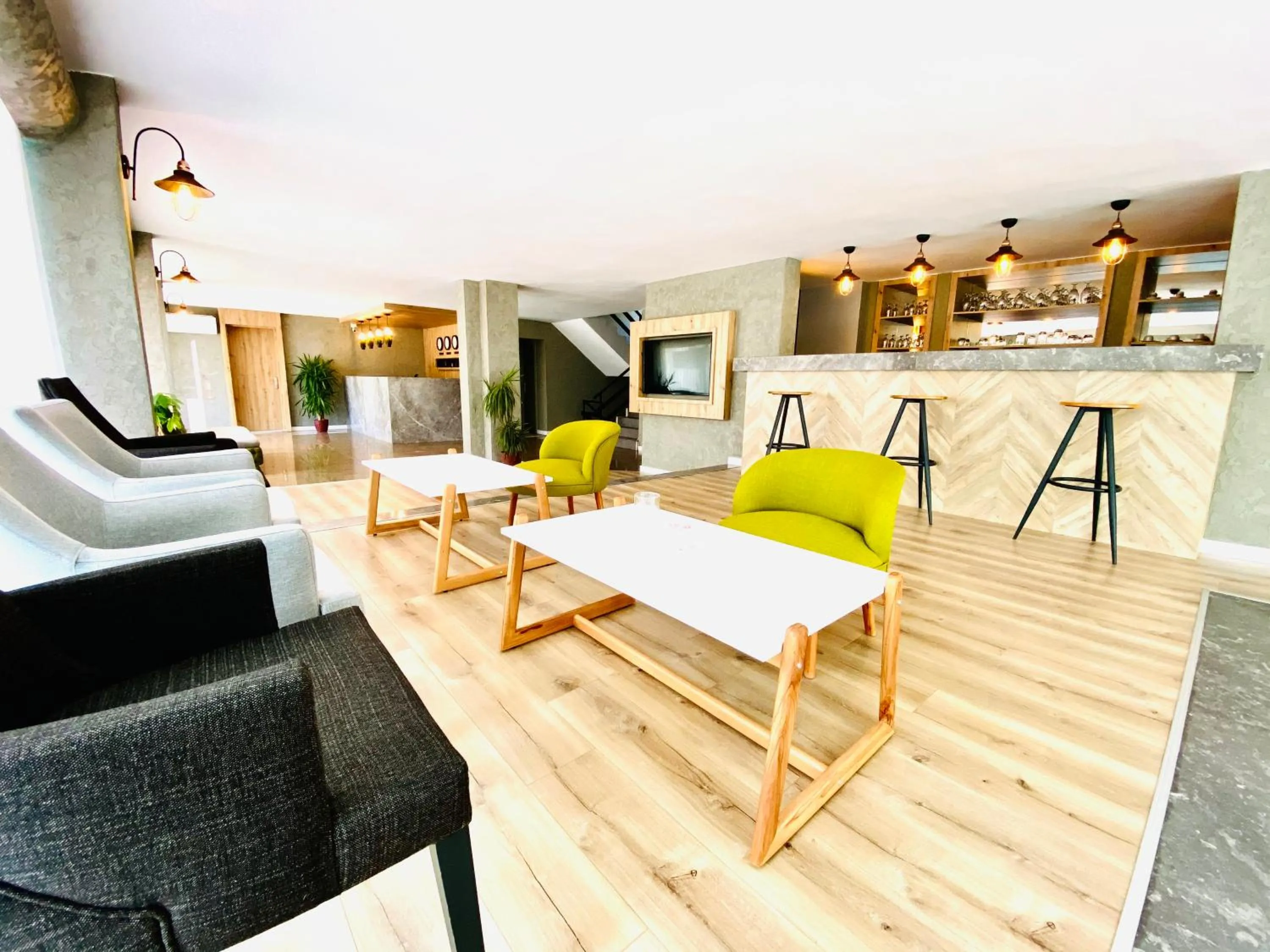 Lounge or bar in Royal City Hotel