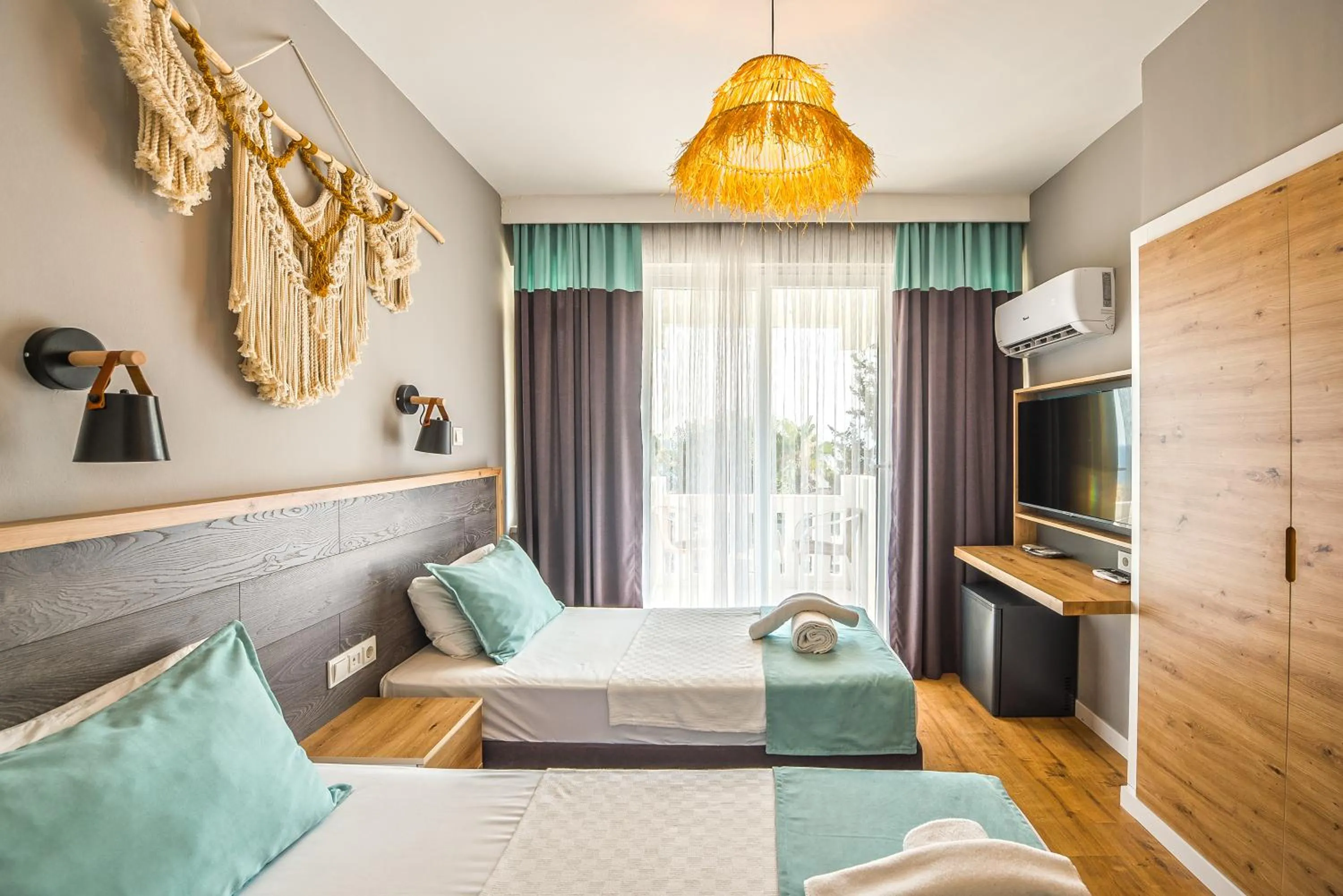 TV and multimedia, Bed in Royal City Hotel