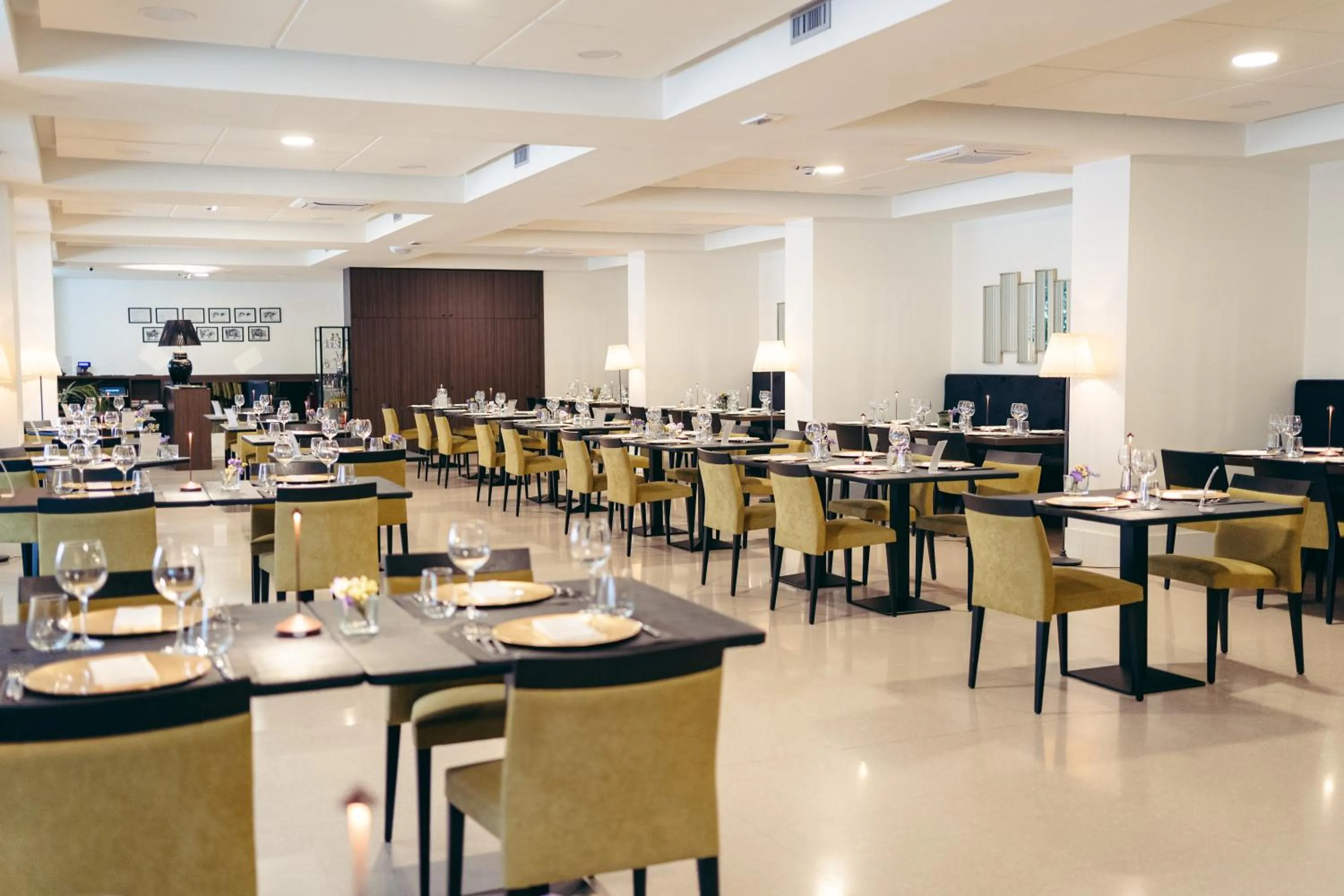 Restaurant/places to eat in Hotel Excelsior Bari