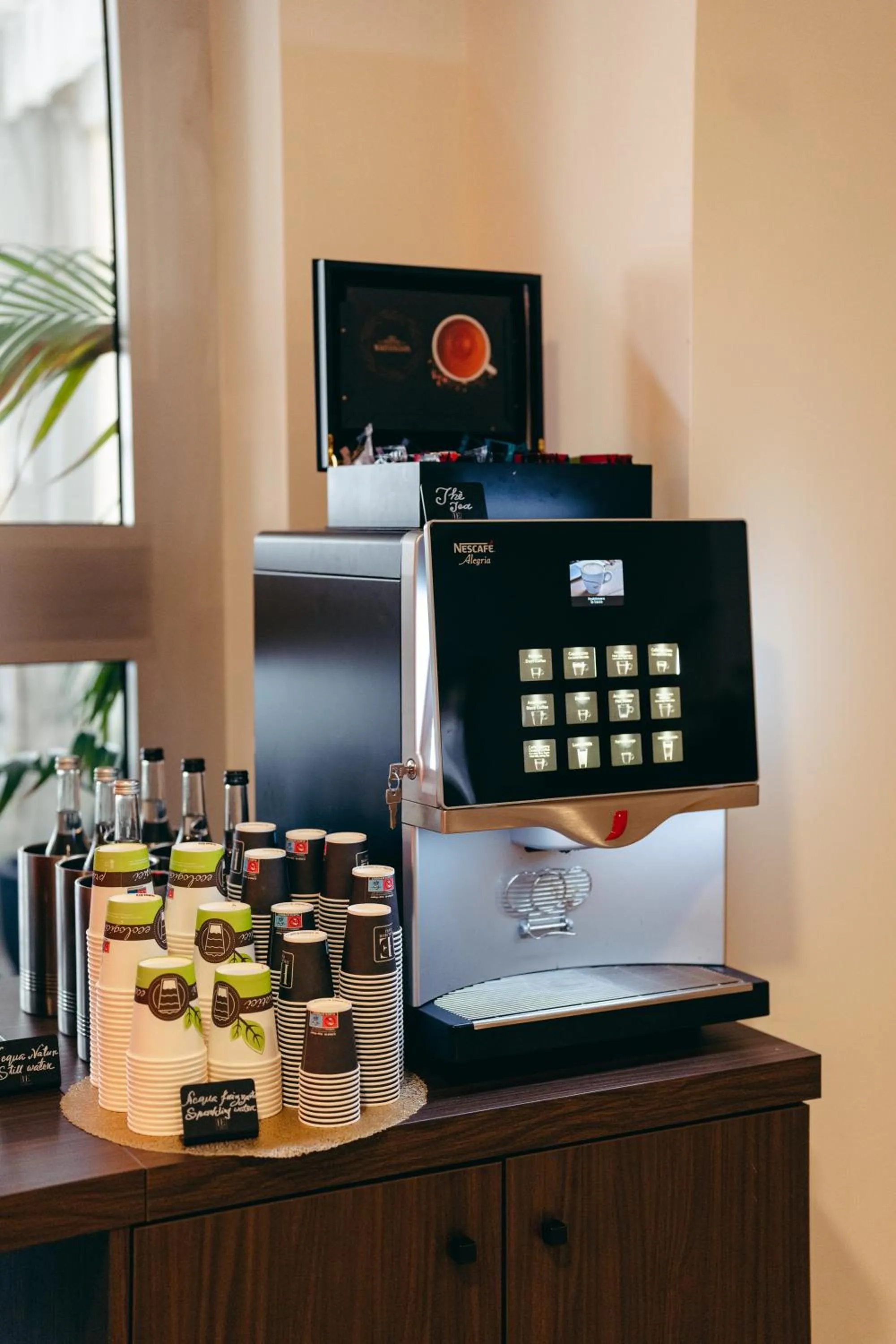 Coffee/tea facilities in Hotel Excelsior Bari