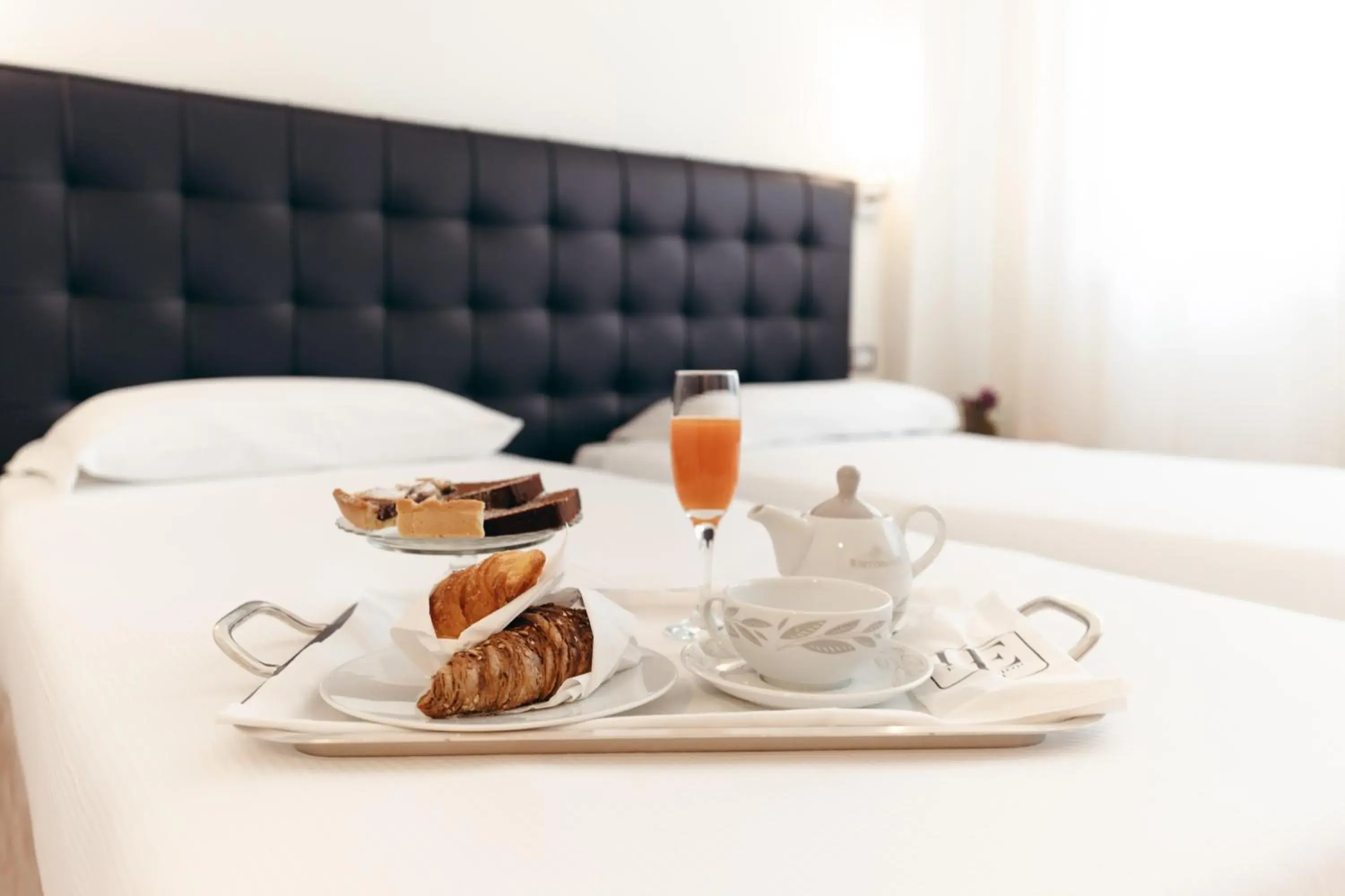 Breakfast, Bed in Hotel Excelsior Bari Breakfast, Bed in Hotel Excelsior Bari