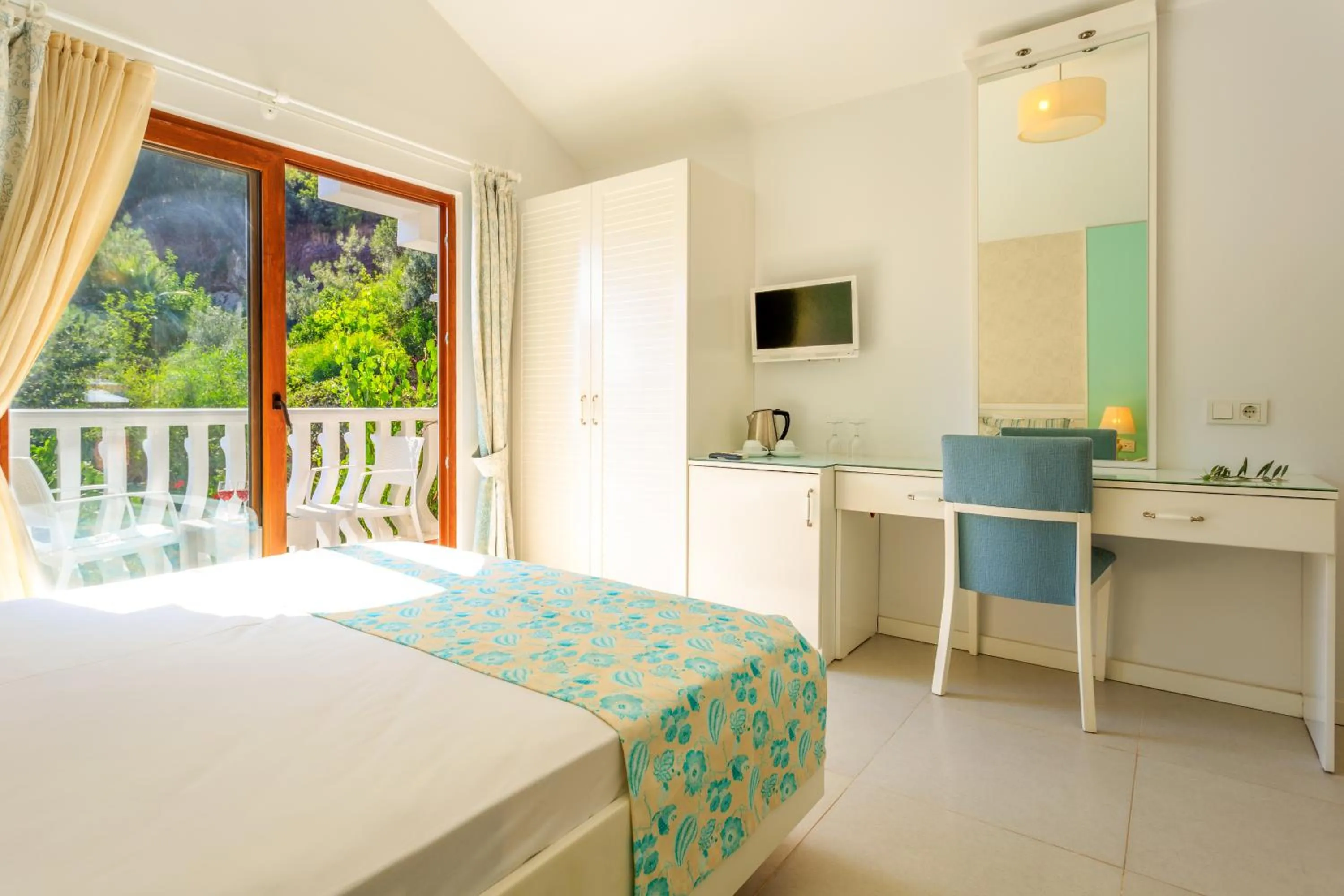 TV and multimedia, Bed in Flamingo Hotel & Spa - Pet Friendly