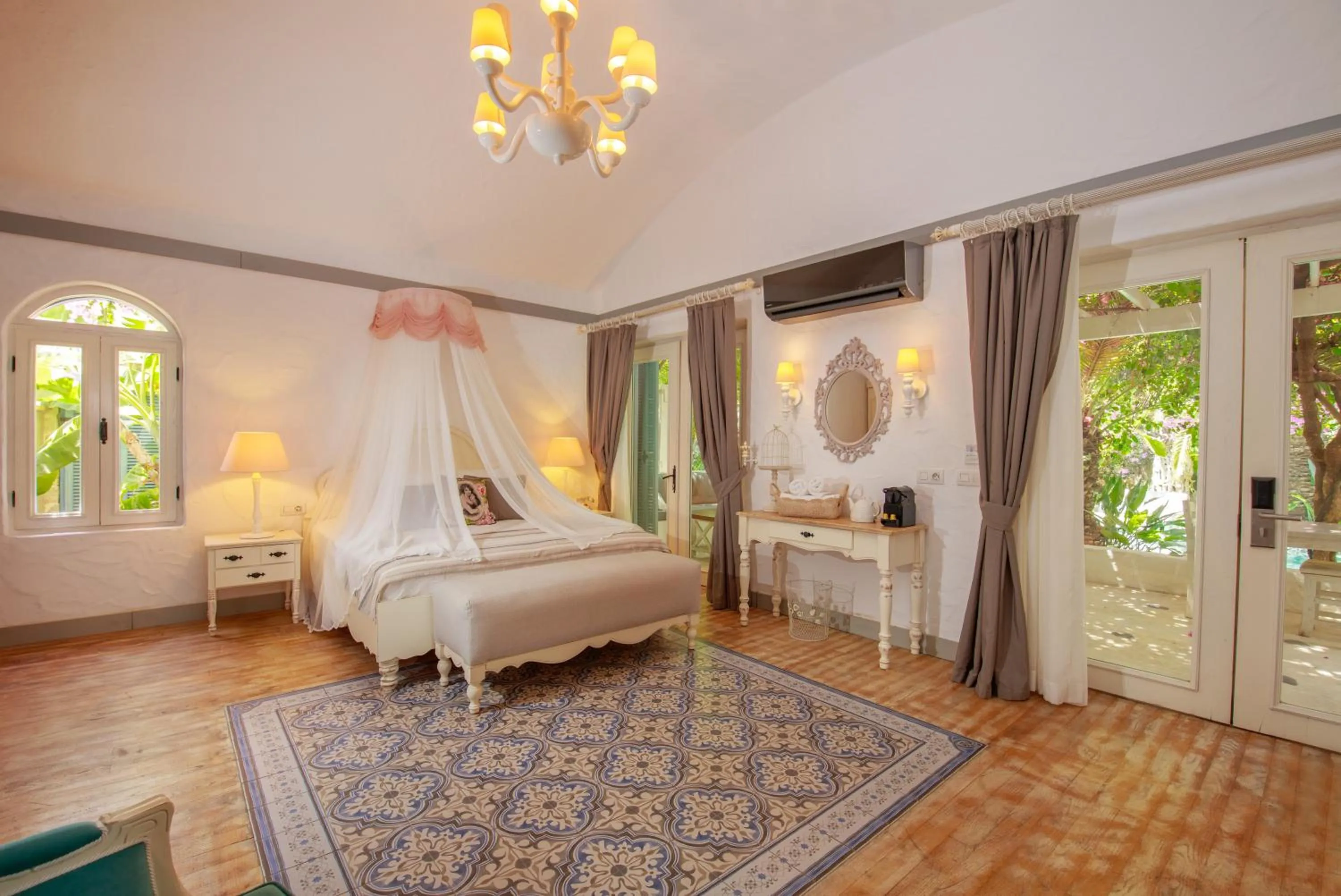 Bedroom, Bed in Flamingo Hotel & Spa - Pet Friendly