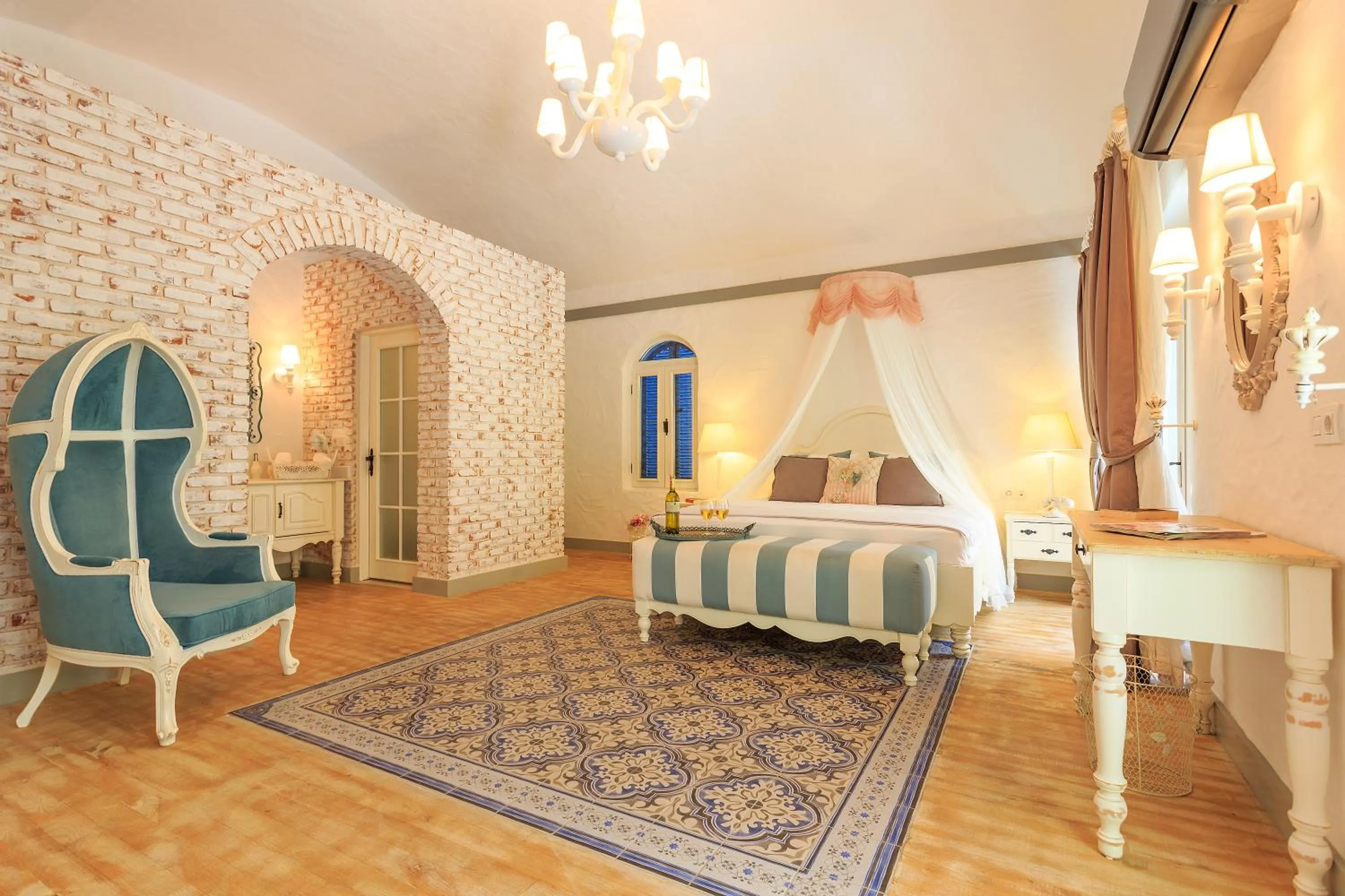 Photo of the whole room, Bed in Flamingo Hotel & Spa - Pet Friendly