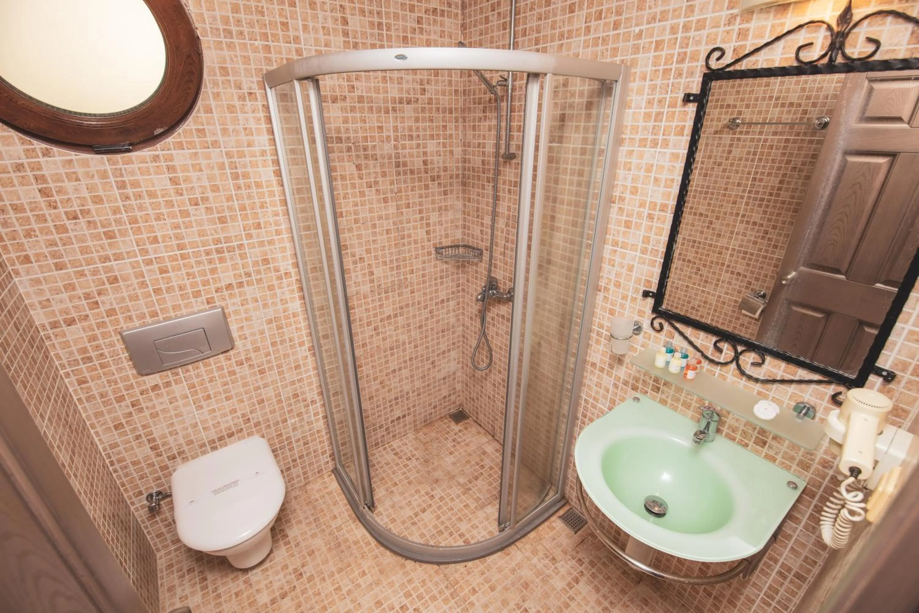 Shower in Flamingo Hotel & Spa - Pet Friendly