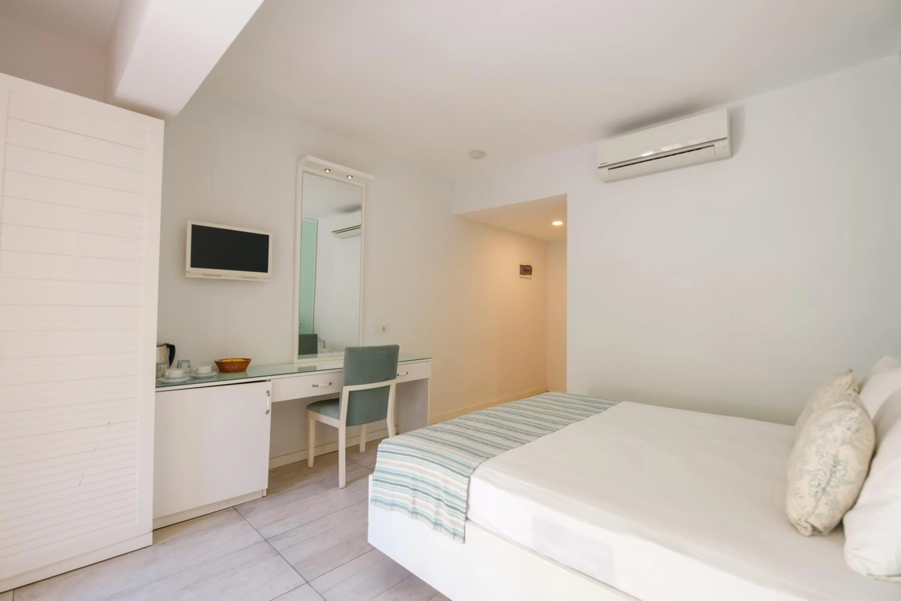 Photo of the whole room, Bed in Flamingo Hotel & Spa - Pet Friendly